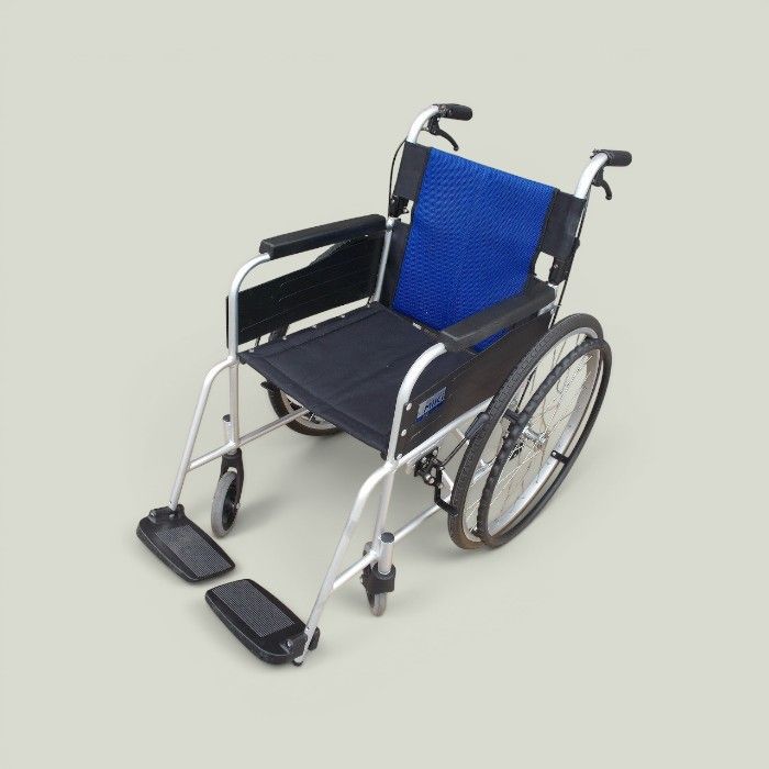 送料無料（一部地域を除く）ミキ　ノーパンク標準自走式車椅子　BAL1 　　レッグサポートなし、キズ有　　ts-26-0422-02