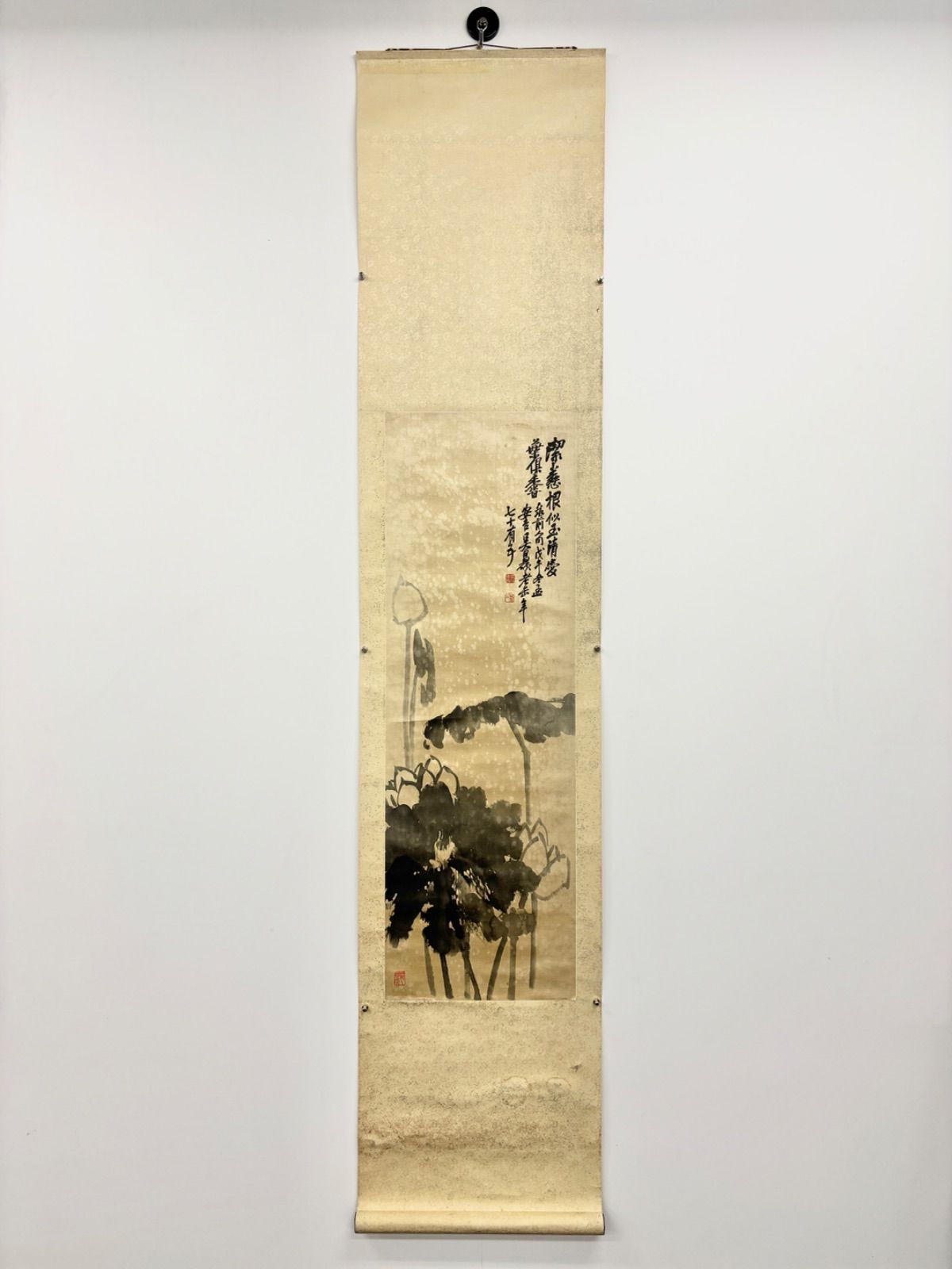 掛軸 M.206 吳昌碩 墨荷図 水墨綾本 落款印あり ＃茶掛＃古美術 #骨董