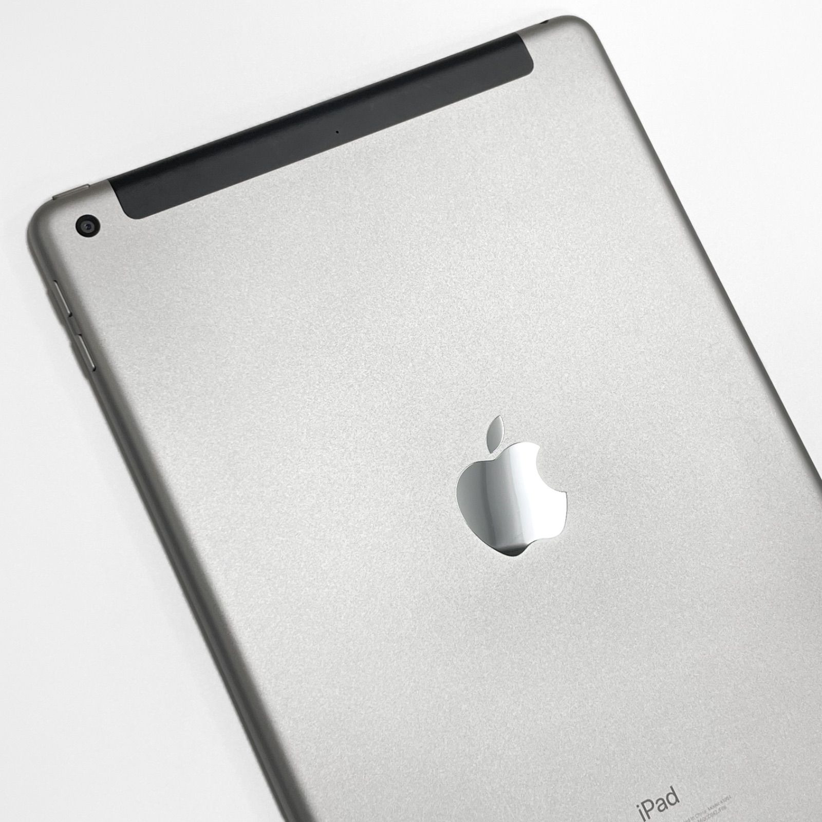 iPad 第6世代 32GB スペースグレイ セルラー 中古 - メルカリ