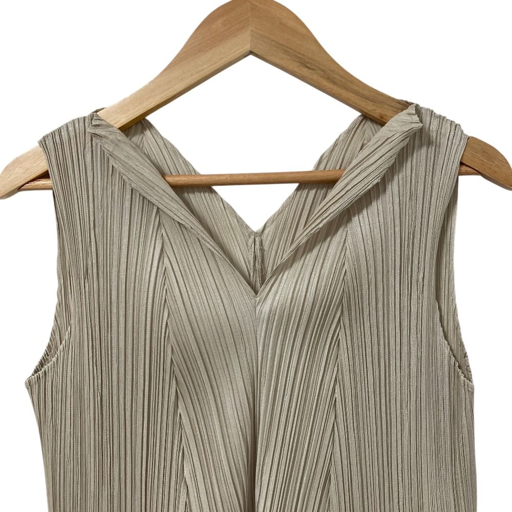 【美品】PLEATS PLEASE イッセイミヤケ ノースリーブカットソー 美品 プリーツプリーズ イッセイミヤケ Vネック ノースリーブ