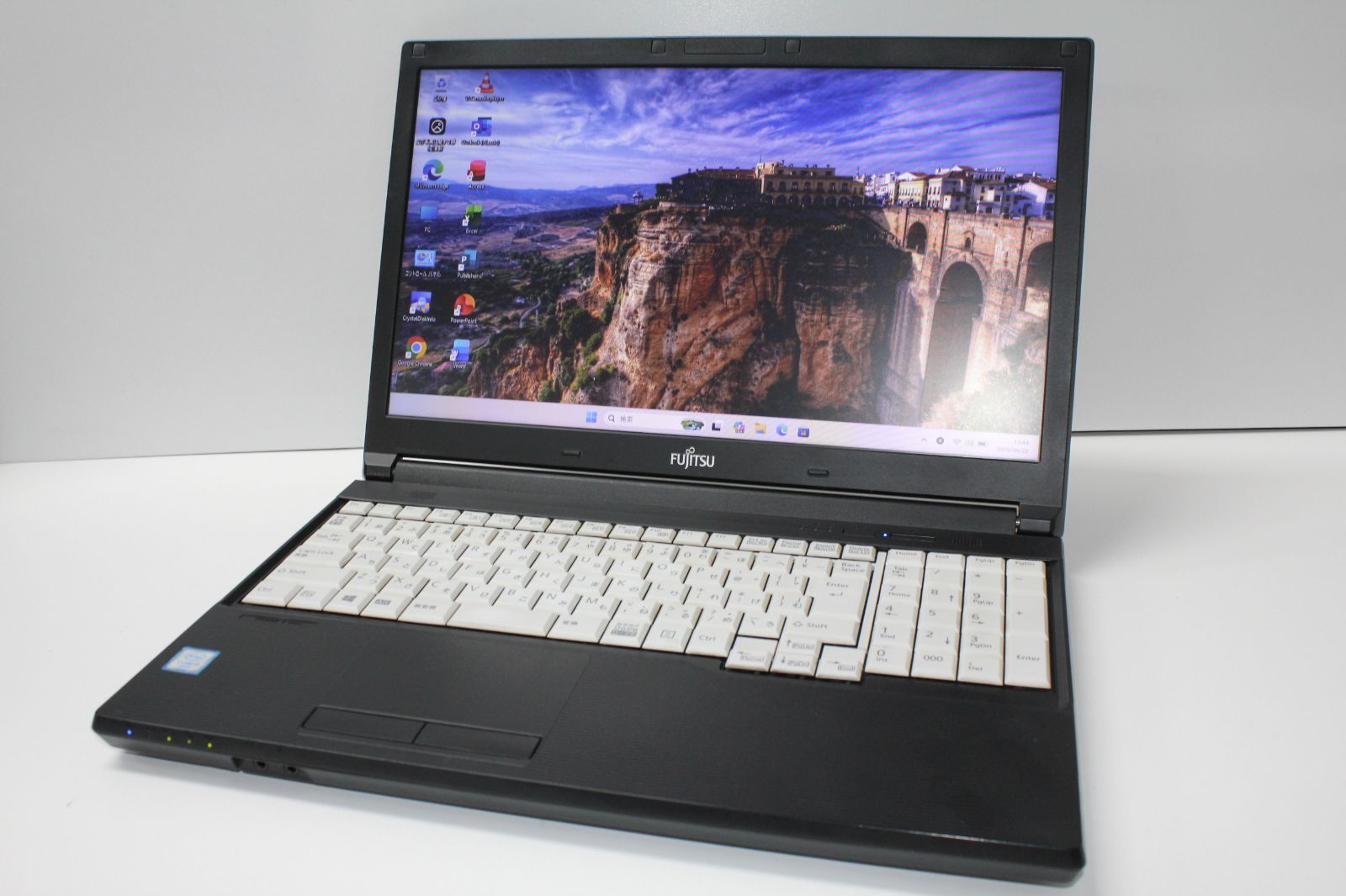 ★中古富士通 SSD256GB メモリ8GB★A576/PX ノートPC551 LIFEBOOK 富士通 FUJITSU A576/P 第6世代 Core i3 メモリ8GB SSD256GB