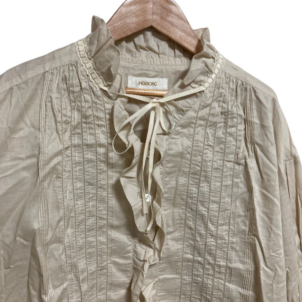 美品 23AW INGEBORG インゲボルグ コットンローンフリルブラウス シャツ A2233FB202 ベージュ レディース 古着 中古 USED INGEBORG - 美品 23AW INGEBORG インゲボルグ コットンローンフリル