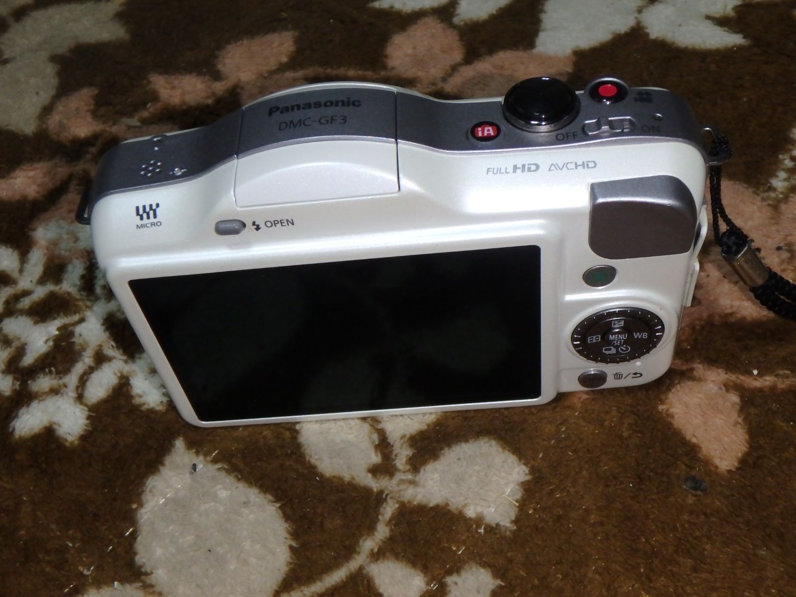 ミラーレス一眼 PANASONIC DMC-GF3 ボディ 外見難 ミラーレス一眼 PANASONIC DMC-GF3 ボディ - メルカリ