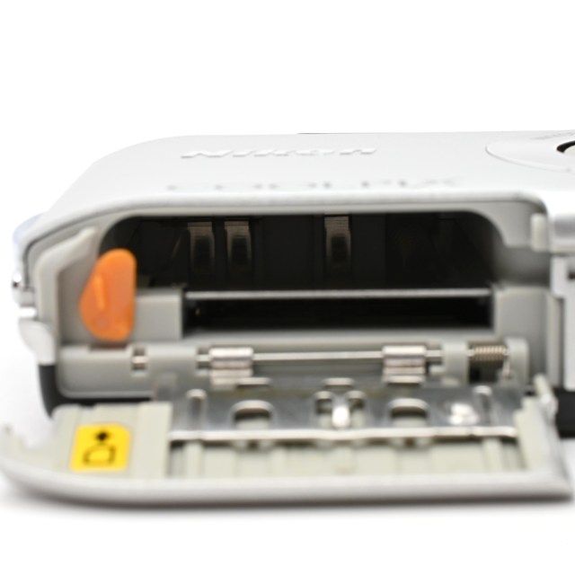 美品＞ Nikon COOLPIX S3300 クリスタルシルバー｜コンパクトデジタル
