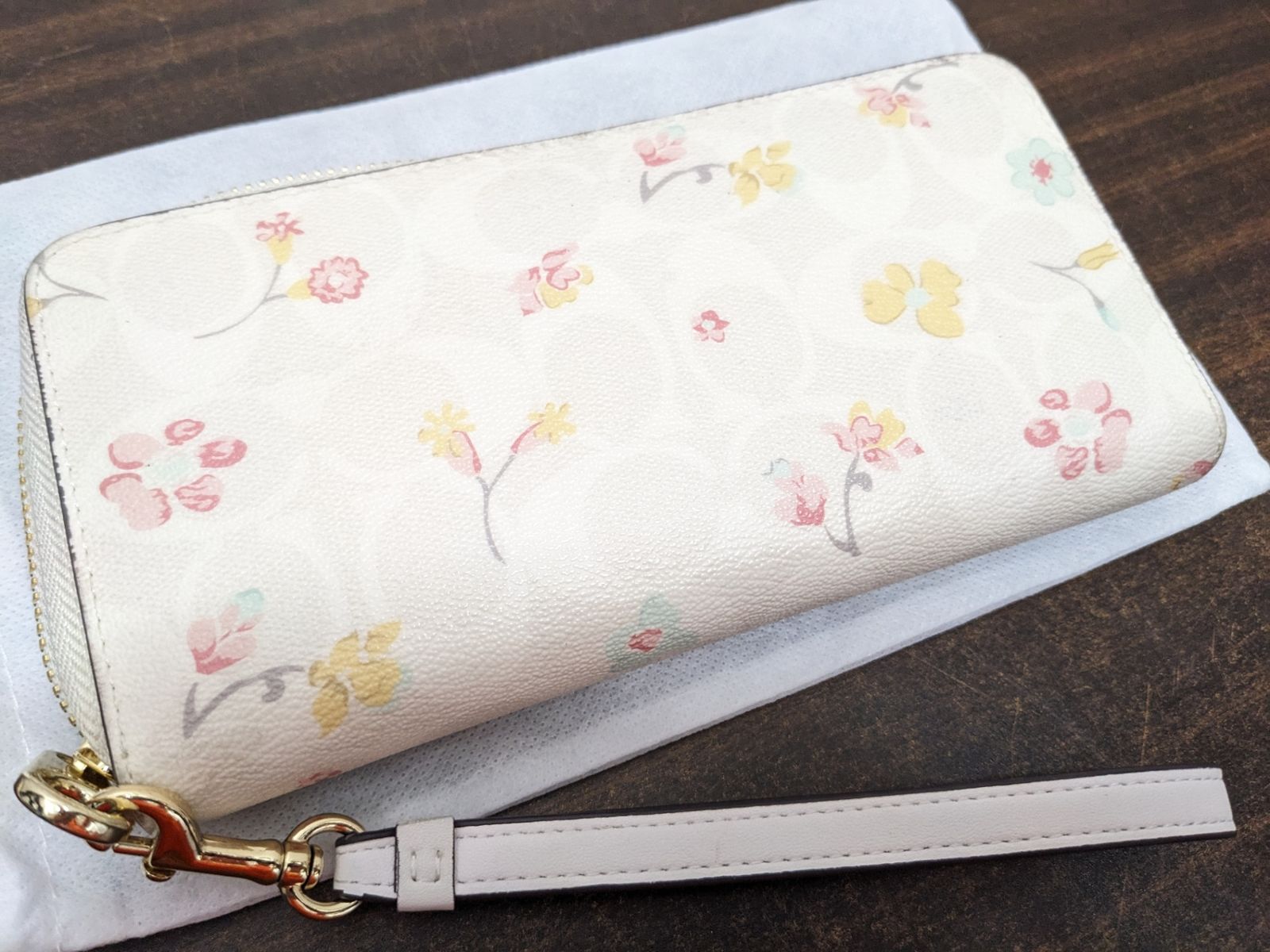 新品◆COACH コーチ 長財布 花柄フローラルホワイト ストラップ付C8695 長財布◎コーチ 花柄 C8695 レディース フローラル ストラップ付き