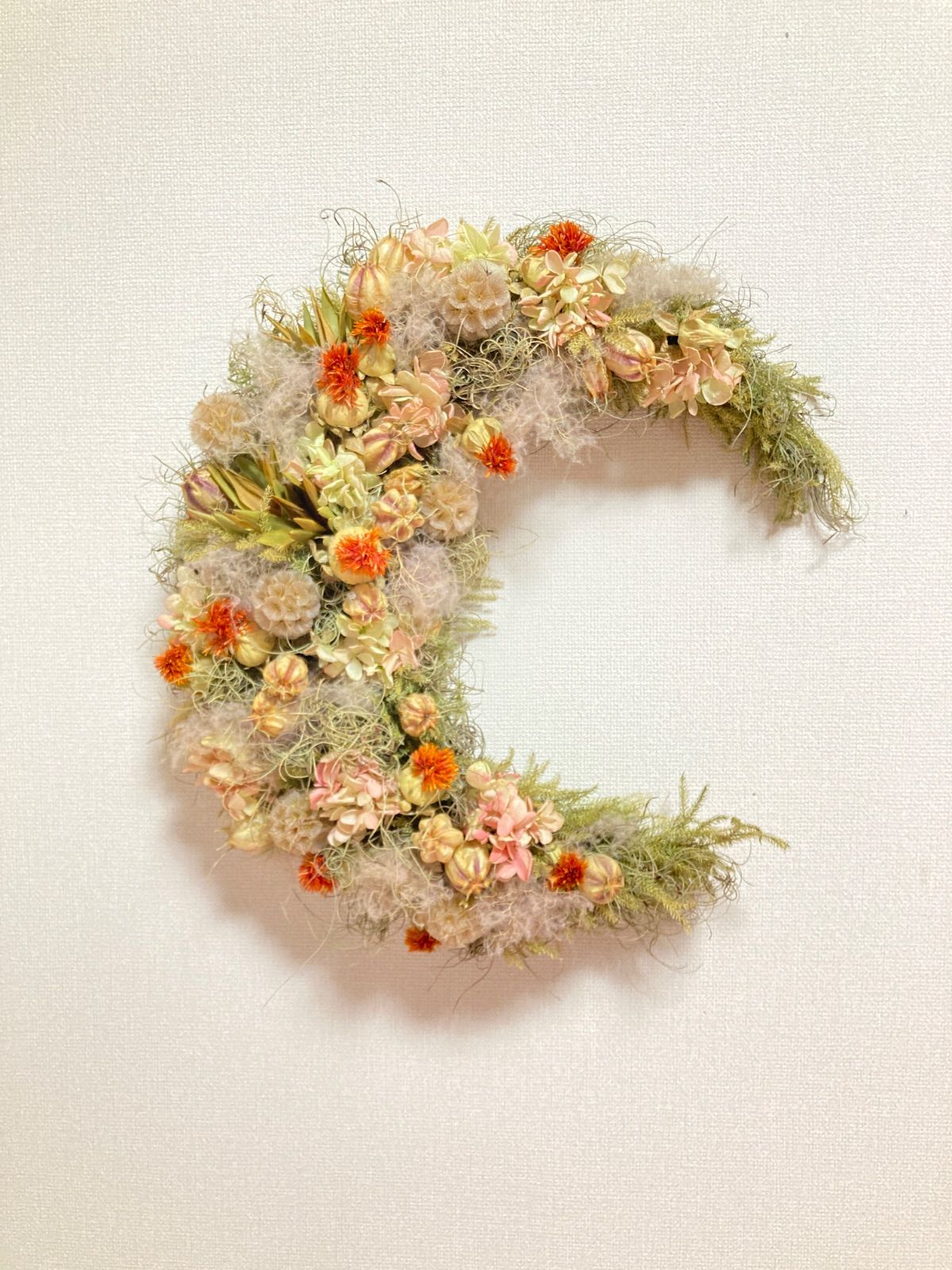 スモークツリー 三日月リース 直径35cm - メルカリ