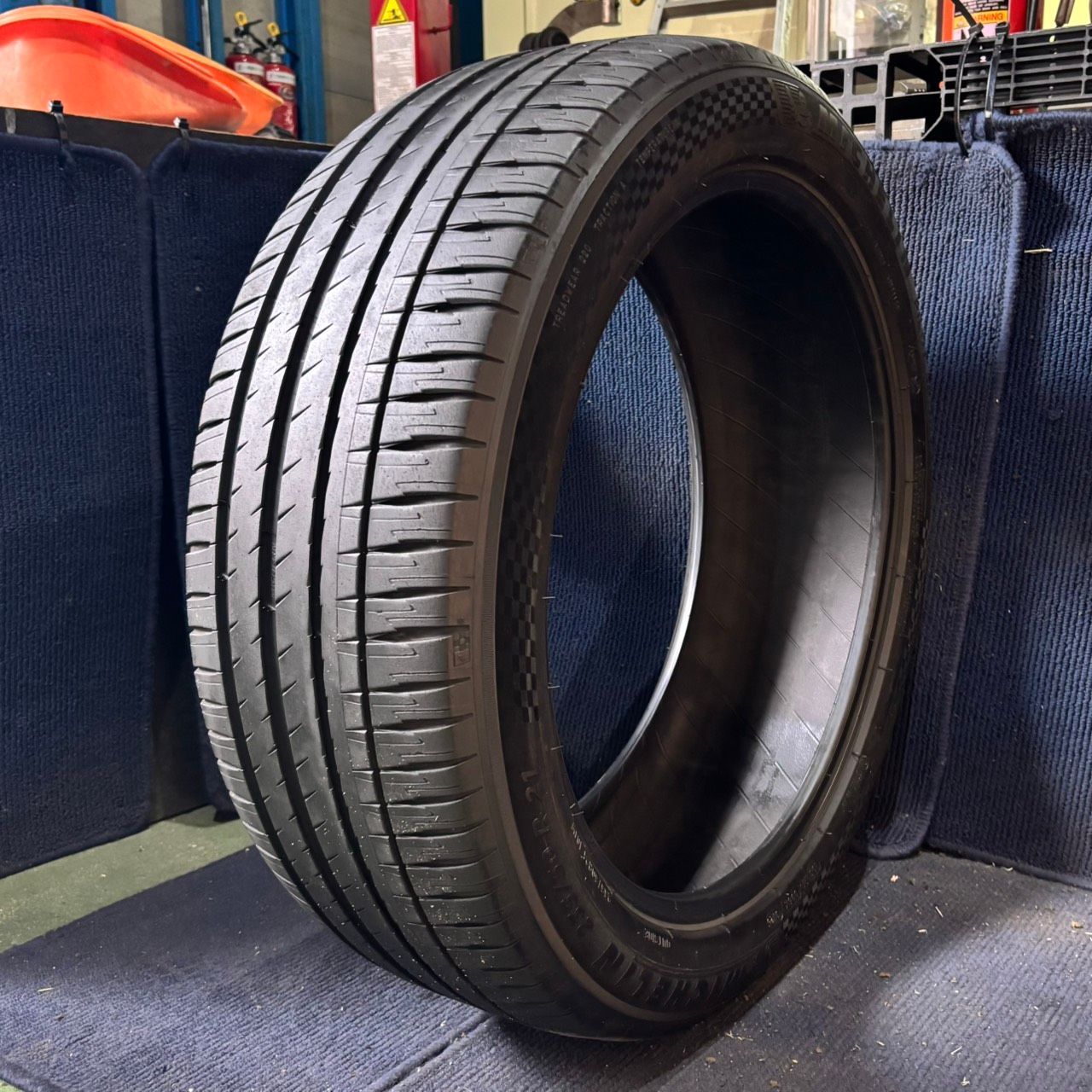 ☆送料無料☆【2025年製造】【溝7分山】MICHELIN PILOT SPORT4 SUV 1本 235/50R21 ASP3566