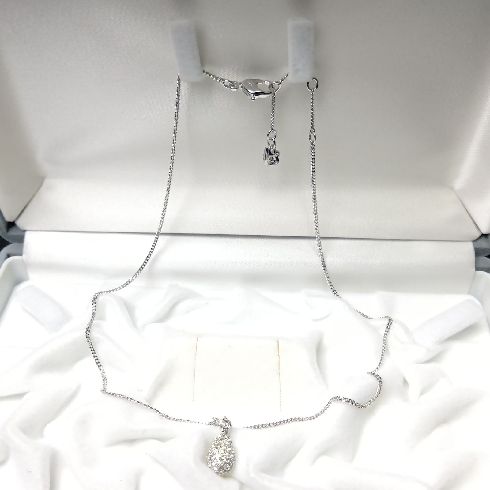 [SWAROVSKI] スワロフスキー ネックレス ドロップ 雫 パヴェ クリスタル シルバー 箱付き 希少 逸品 完売モデル 入手困難 スワンロゴ 刻印 エレガント 華やか 高級 ジュエリー アクセサリー ギフト 良品