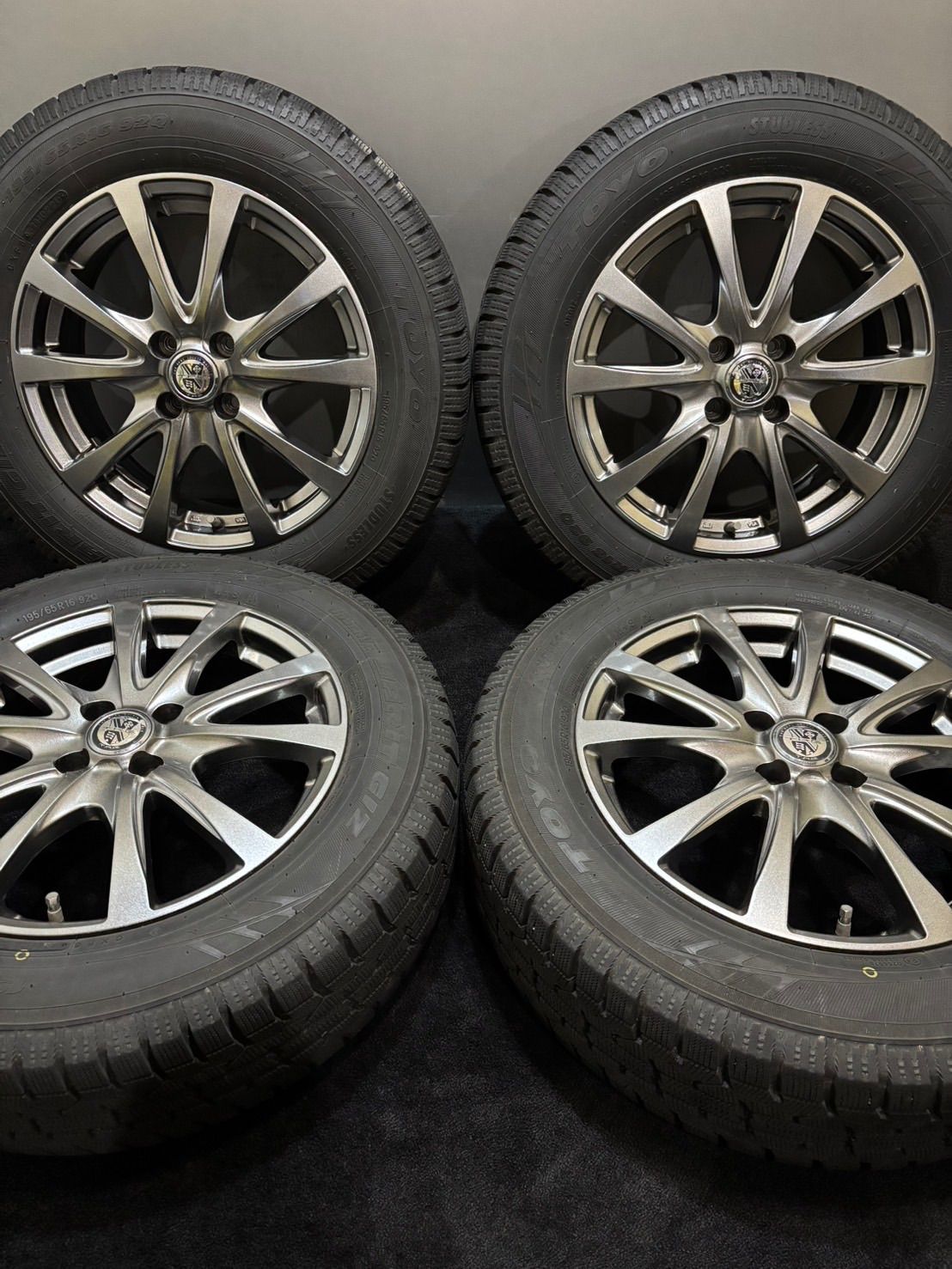 【TOYO GARIT GIZ 195/50R16】スタッドレス【SIBILLA NEXT L-5 16インチ 6J4HPCD100+45】2019年製 バリ溝 ノート ヴィッツ等　(VTN614)クレジットカード QRコード決済可能 TOYO GARIT GIZ 195/50R16】スタッドレス【SIBILLA NEXT L-5 16インチ