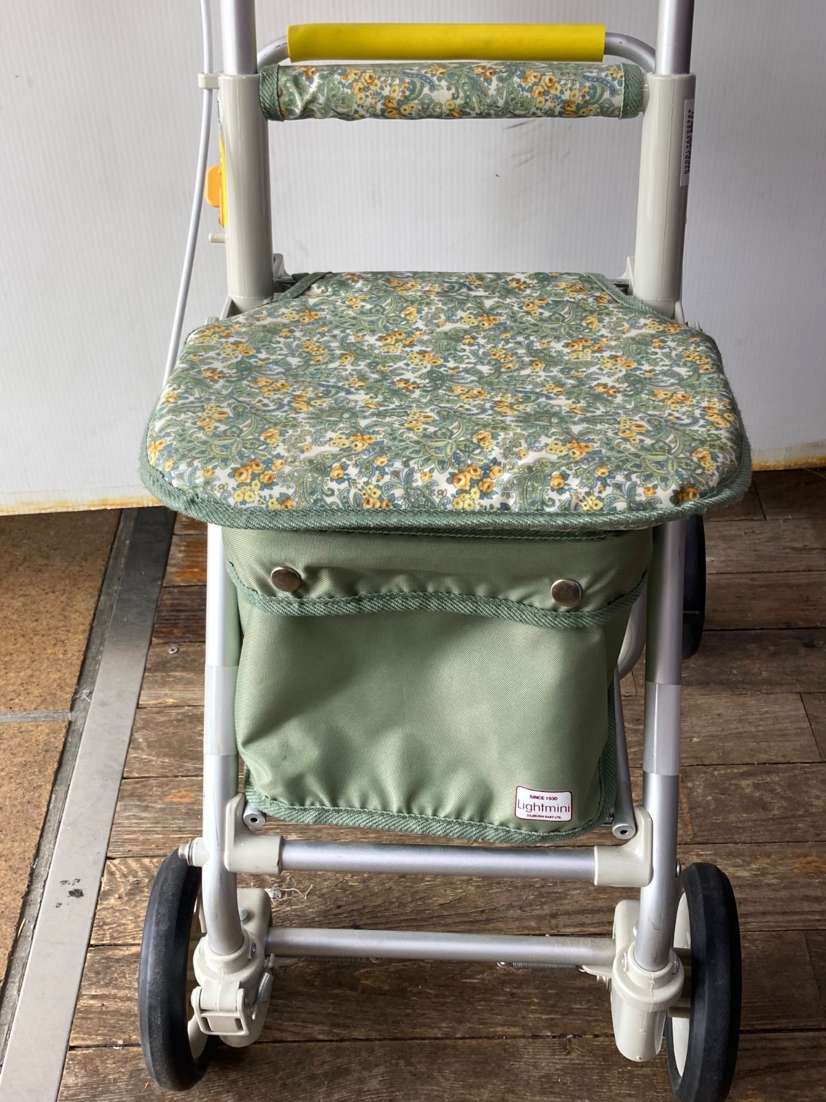 美品 象印ベビー シルバーカー ライト・ミニ N 花柄 ヘルスバッグ シルバーカー（歩行補助車）ヘルスバックライトミニN花柄 SGマーク付