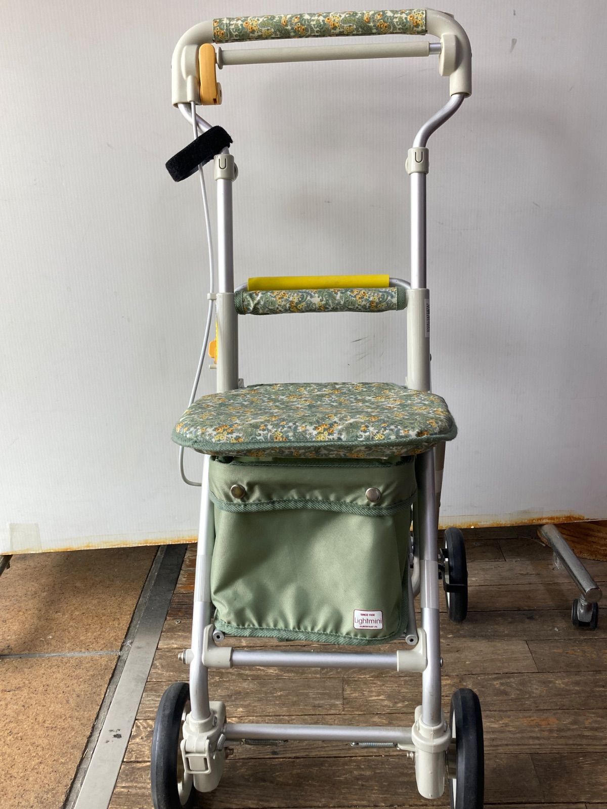 美品 象印ベビー シルバーカー ライト・ミニ N 花柄 ヘルスバッグ ヘルスバッグライトミニN(花柄) ウィズワン LMN-003 商品詳細｜介護