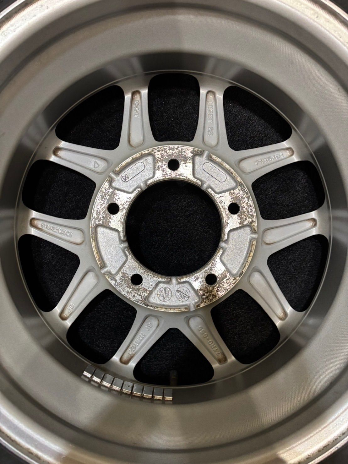 新車外し 21年製【BS DUELER H/T 175/80R16】夏タイヤ【SUZUKI ジムニー XC JB64W 純正ホイール 16インチ 5.5J5HPCD139.7+22】　(TC641)クレジットカード QRコード決済可能 oldgear-chiba_230914-5522-175s