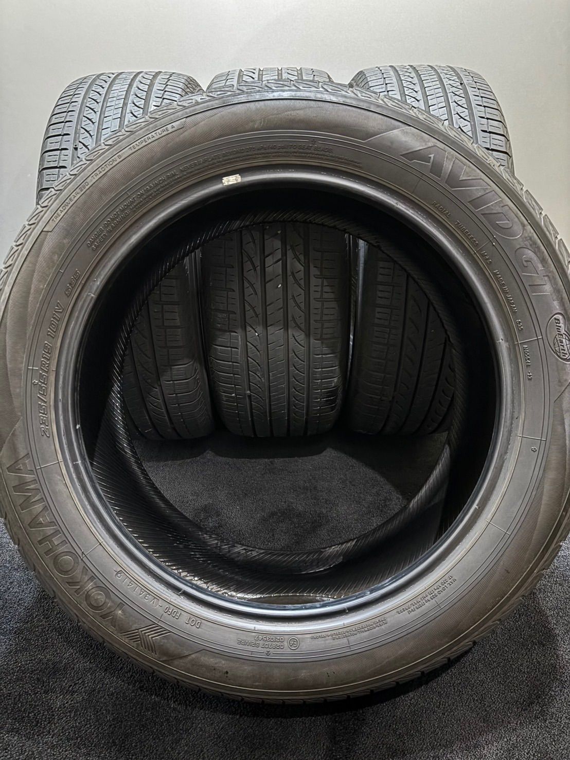 新車外し 20年製【YOKOHAMA AVID GT 235/55R19】夏タイヤ【トヨタ RAV4 アドベンチャー 純正ホイール 19インチ7.5J5HPCD114.3+40】(VTH364) クレジットカード QR決済可能 タイヤ4本 《 ヨコハマ 》 AVID GT [ 235/55R19 101V ]8.5/8分山
