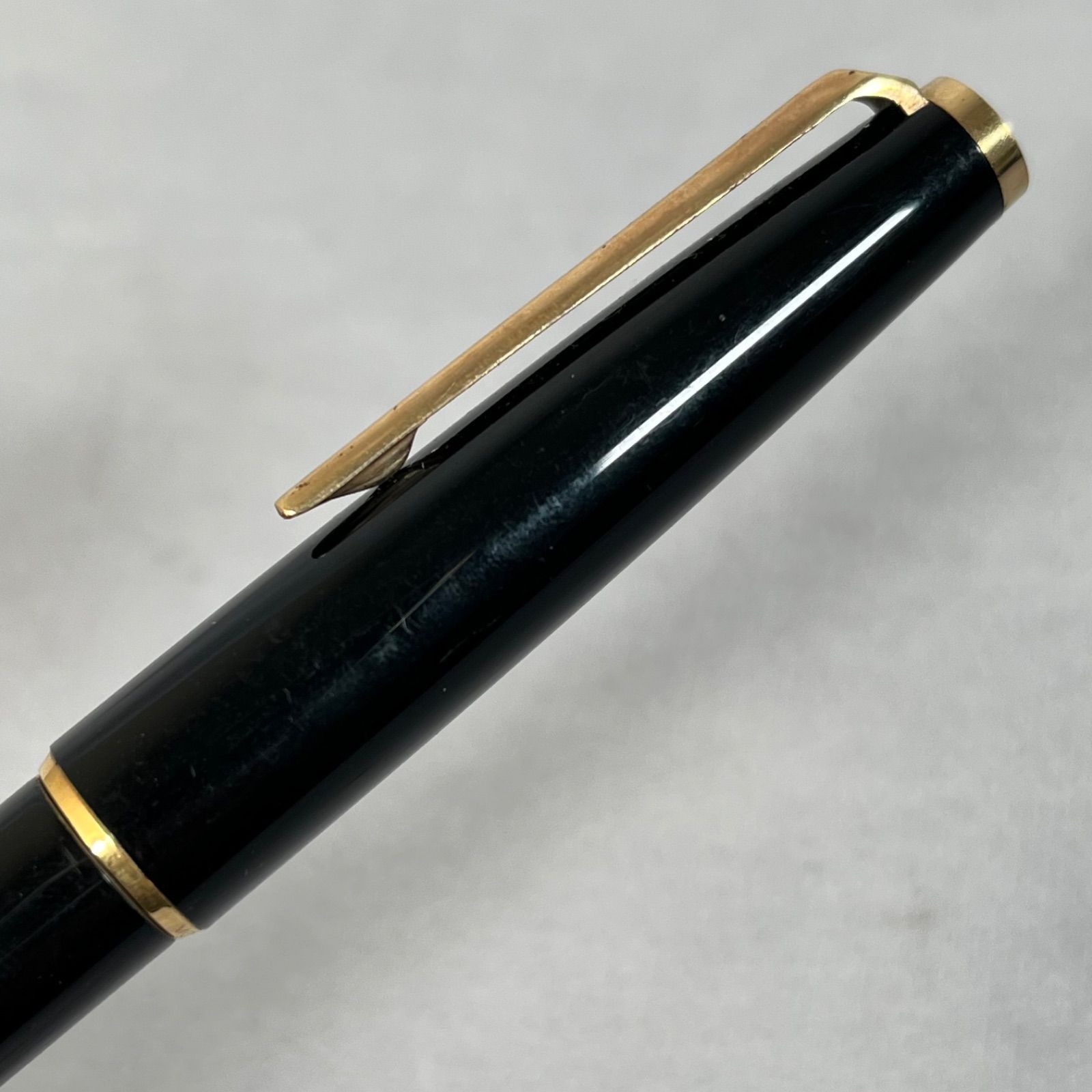 MONTBLANC モンブラン 万年筆 ゴールド ブラック ケース 金製品表記 MONTBLANC モンブラン 万年筆 ゴールド ブラック ケース 金製品表記
