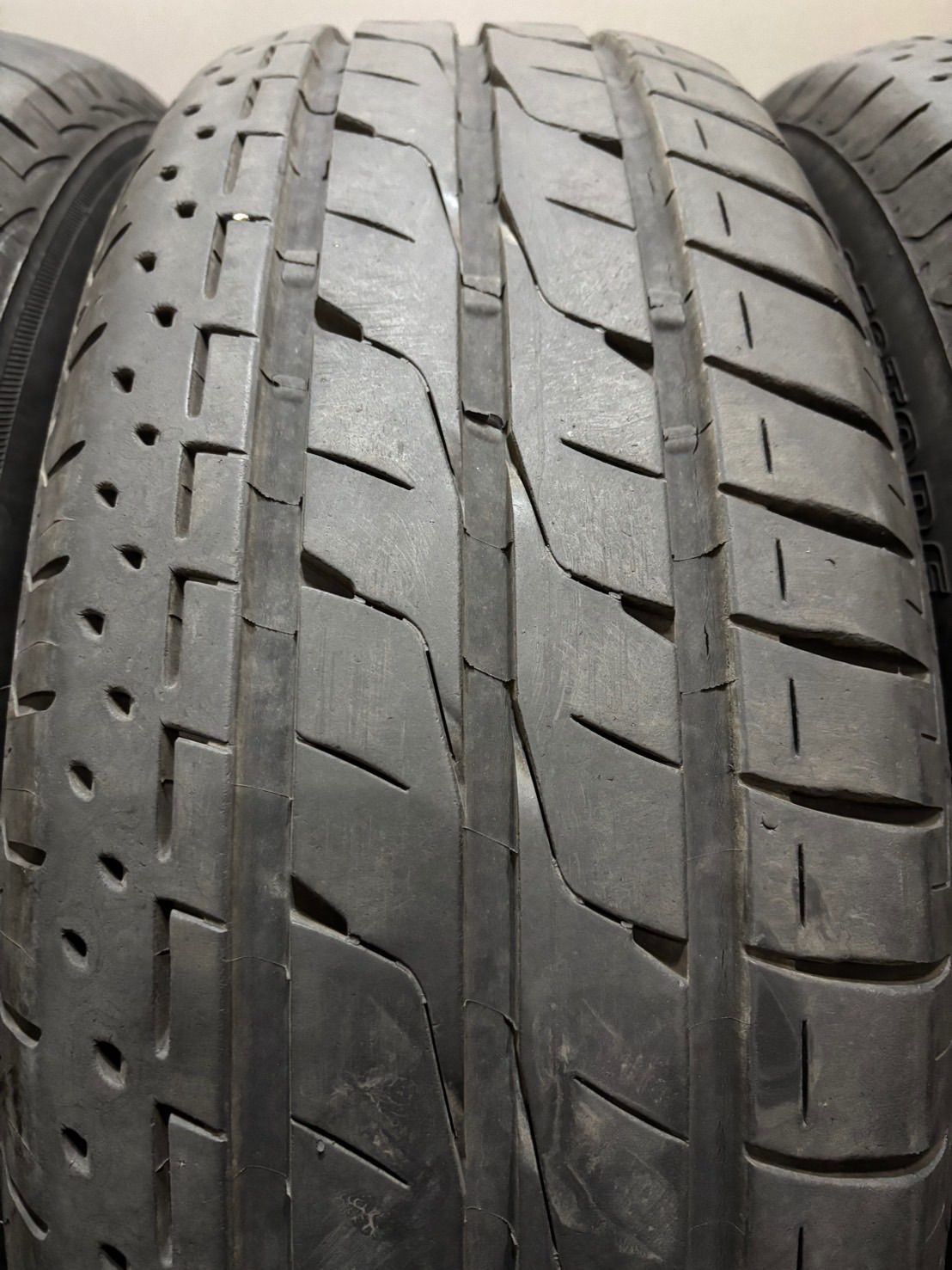 【走行短め】BS BRIDGESTONE LUFT RVⅡ 205/60R16 16インチ 夏タイヤ 2本 23年製 ステップワゴン ヴォクシー ノア等　(KTL322) BRIDGESTONE（ブリヂストン） 205/60R16 ルフト RV2 LUFT ミニバン