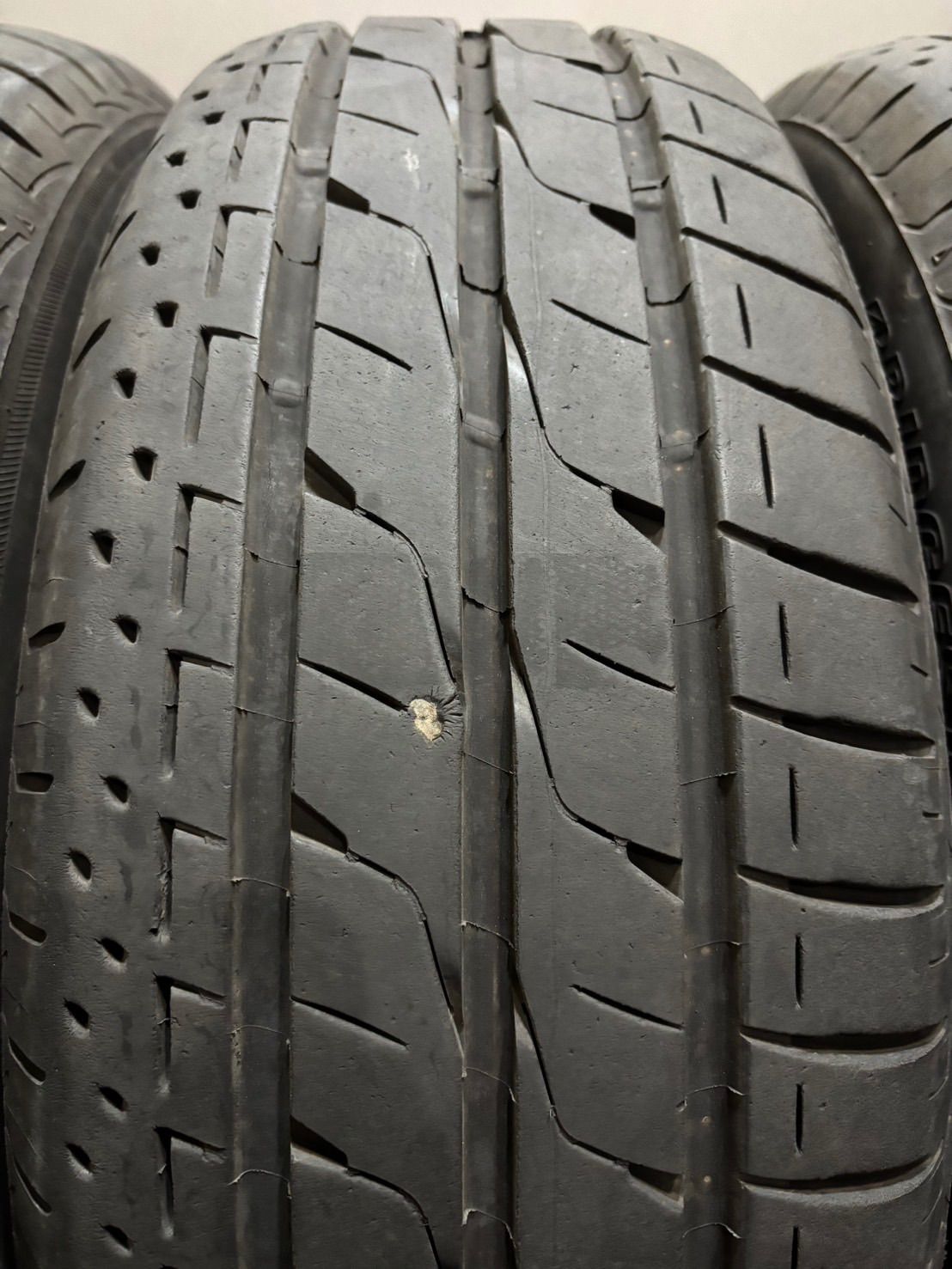 【走行短め】BS BRIDGESTONE LUFT RVⅡ 205/60R16 16インチ 夏タイヤ 2本 23年製 ステップワゴン ヴォクシー ノア等　(KTL322) ☆205/60R16 BRIDGESTONE/LUFT RVⅡ 21年製 夏タイヤ サマータイヤ 4本