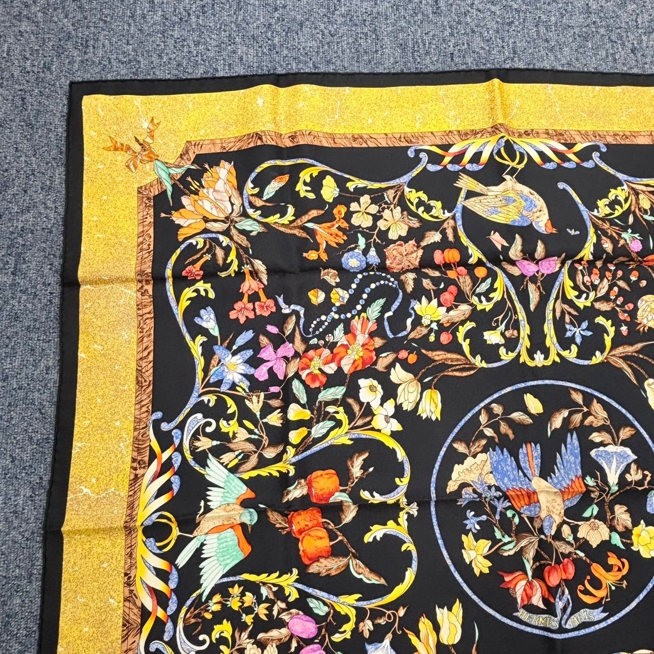 HERMES エルメス カレ90 シルク スカーフ 東洋の石と西洋の石細工
