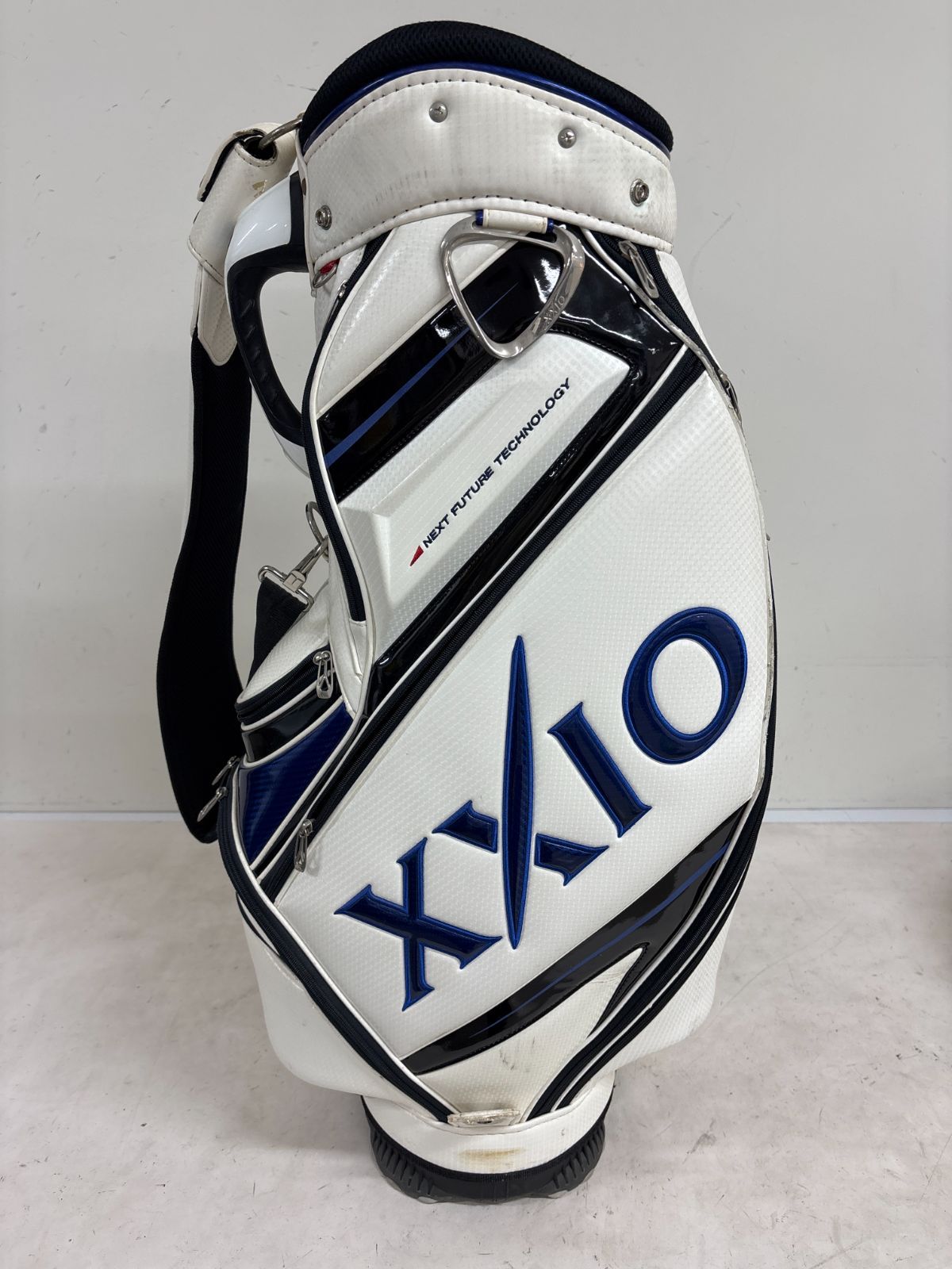 送料無料 XXIO ゼクシオ キャディバッグ ゴルフバッグ ホワイト