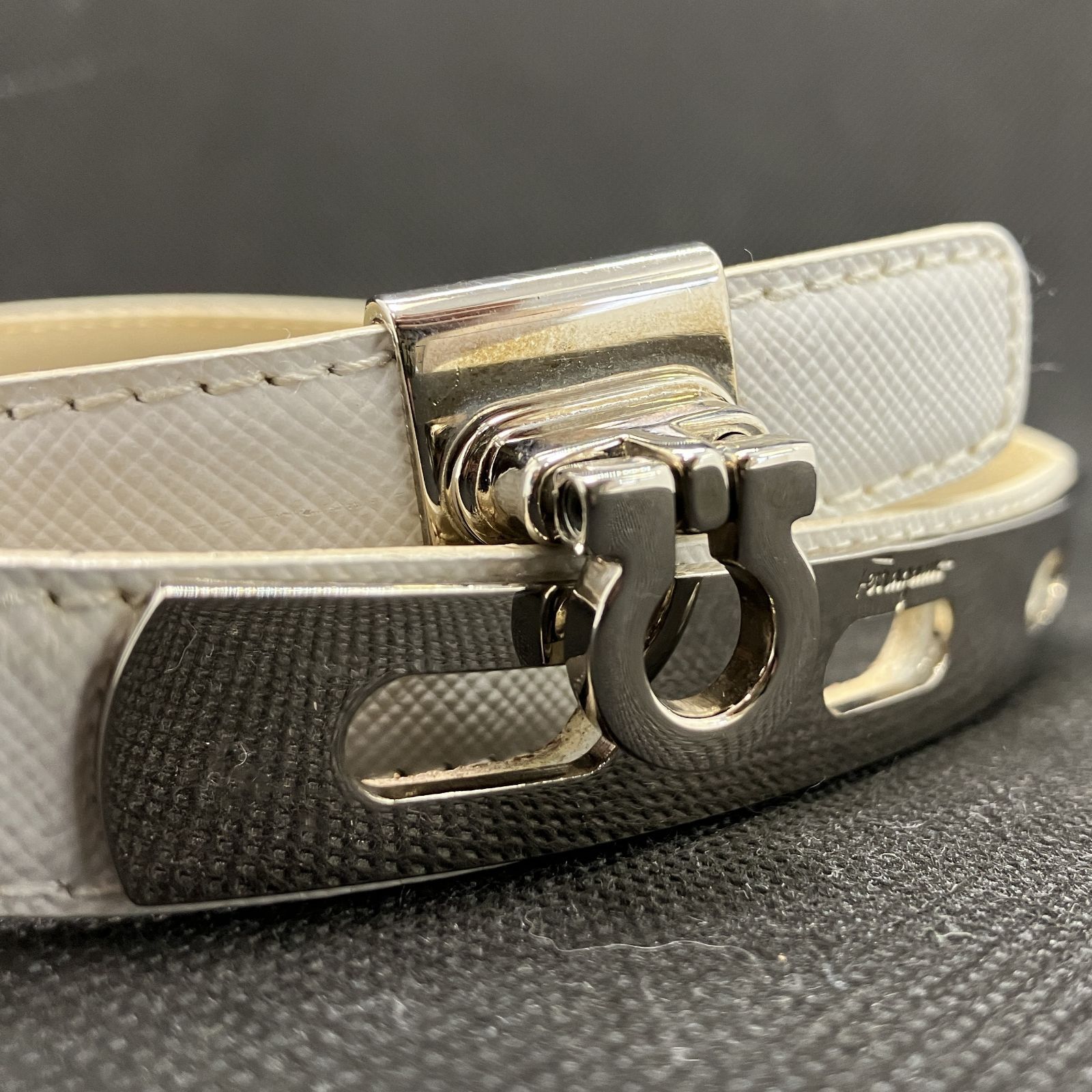 Salvatore Ferragamo フェラガモ ベルト ガンチーニ サフィアーノ レザー 表記サイズ65 ホワイト×シルバー系 1719