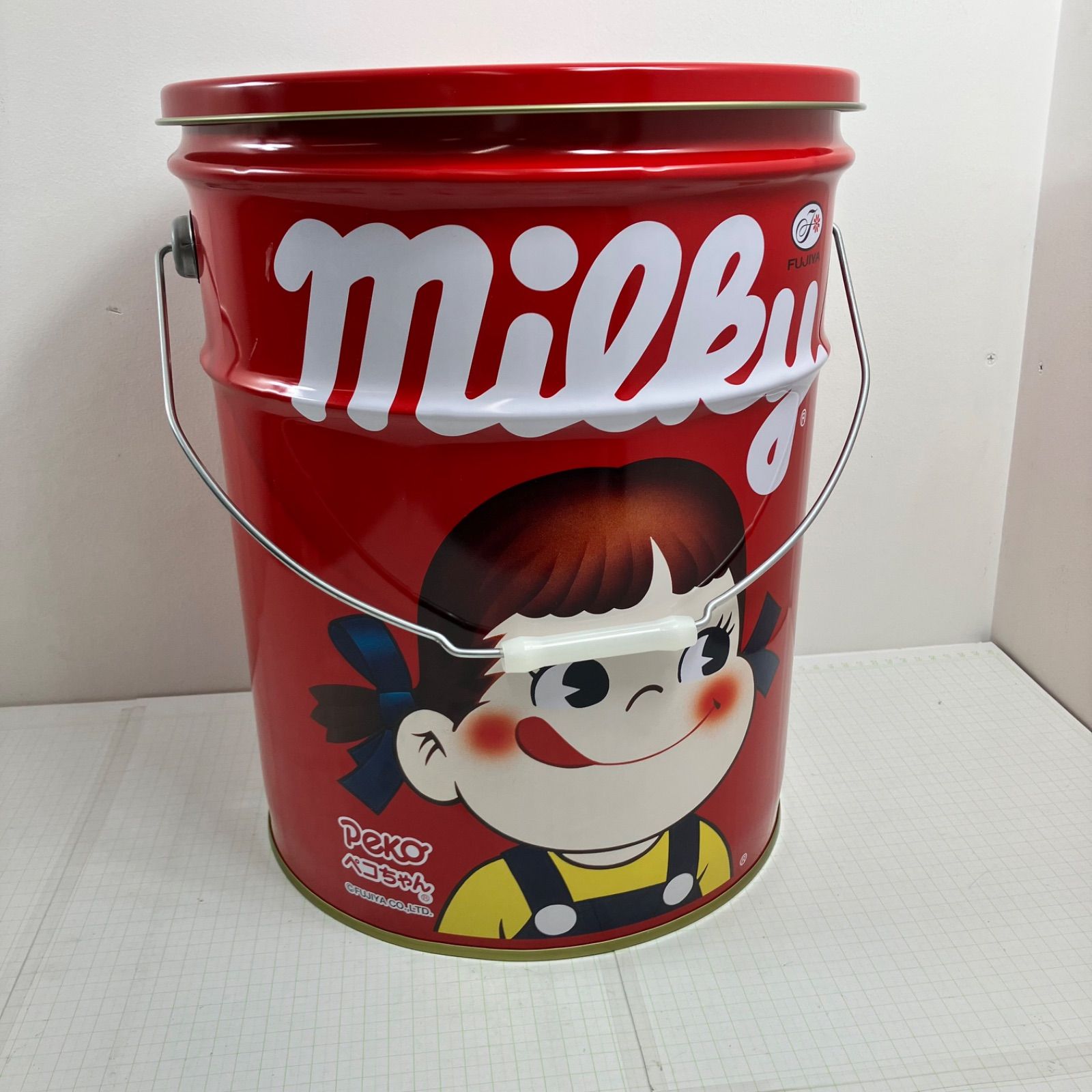 瀬戸店】ペコちゃん ジャンボバケツ缶 ミルキー 不二家【722-5618