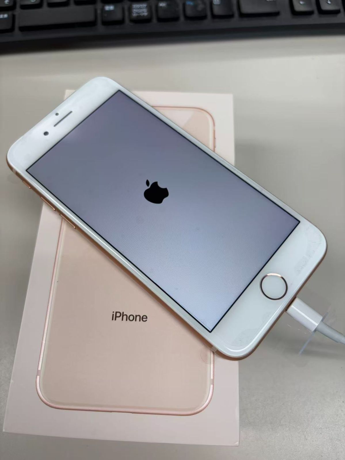 iPhone8 本体 ジャンク ドコモSIMロック有り 稀に音飛び iPhone 【SIMロック解除済】【バッテリー100％】Apple iPhone8 MQ782J