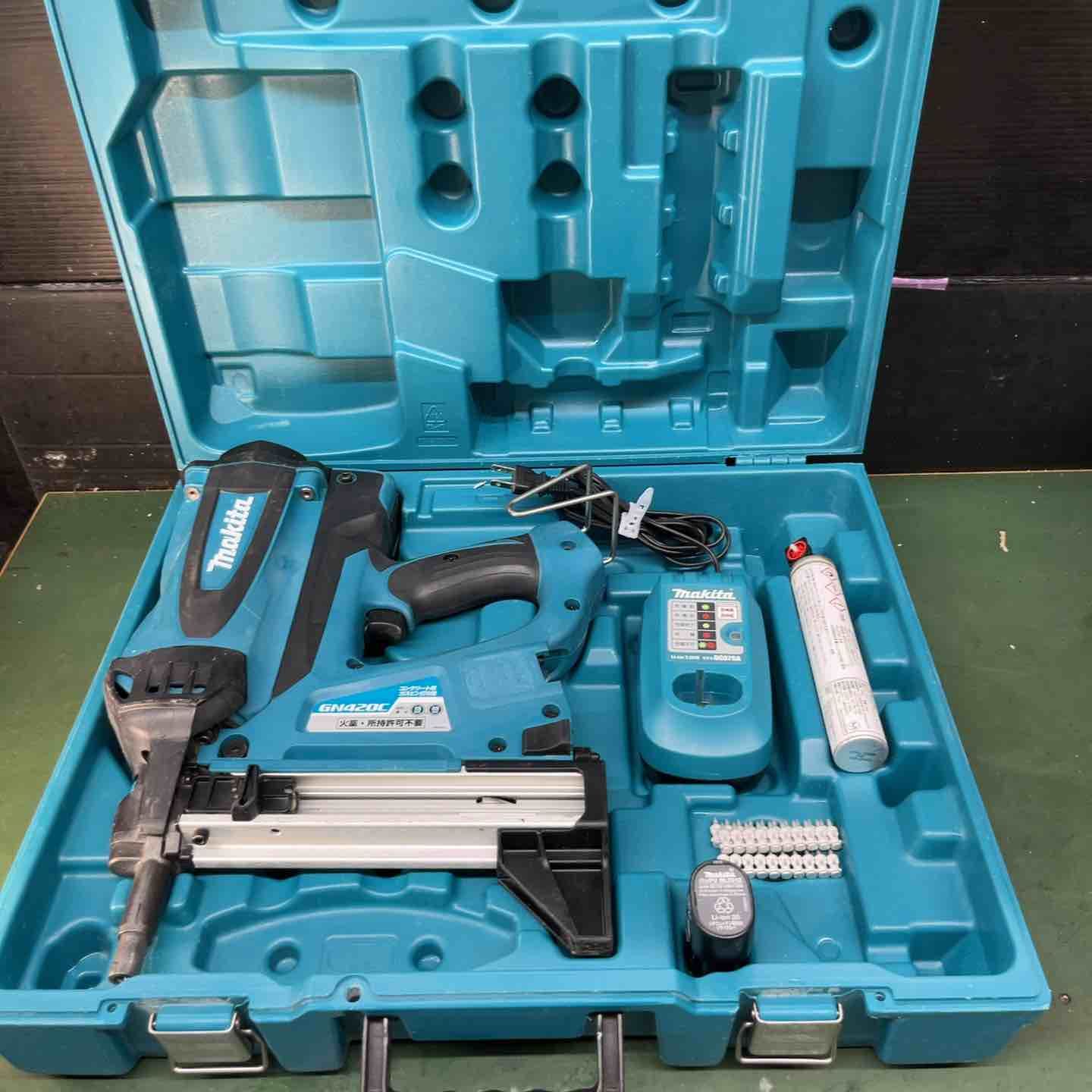 Makita (makita) 7.2V cordless concrete gas pinter GN420C main unit+case+charger+battery [Toda store]