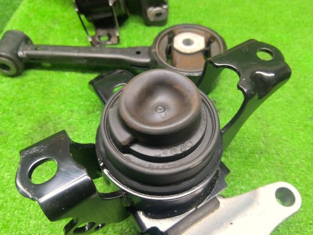 スペーシア 5AA-MK94S エンジンマウント セット 11610-63R00 自社品番