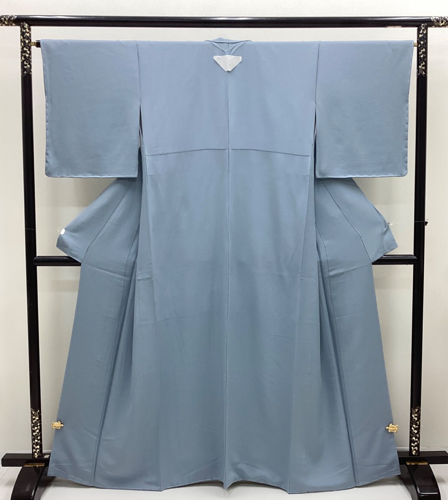ま*り様 未使用近い　美品　袷　正絹　紋付き　色無地　フルセット　超ゆったり　裄 中古品 未使用 袷着物 色無地 錆浅葱色 縫い紋 正絹 裄64.5 ワイド