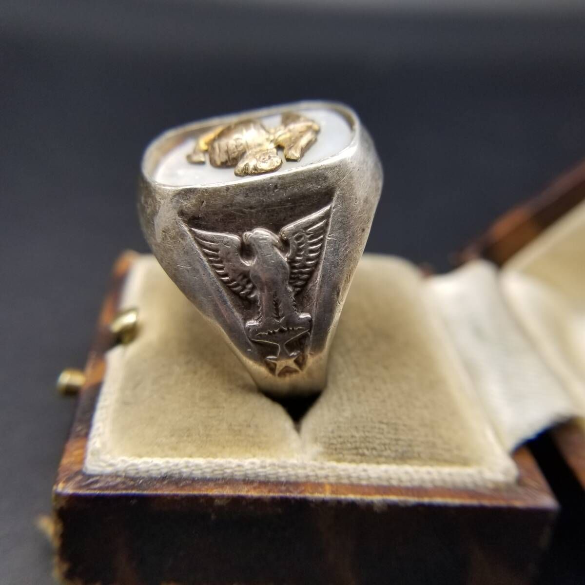 WWII期 Clark & Coombs社製 US Marine Corps 紋章 925 シルバー ミリタリー リング 銀 指輪 MOP装飾 鷲 シグネット 重厚感 Y27-E WWII期 Clark & Coombs社製 US Marine Corps 紋章 925 シルバー