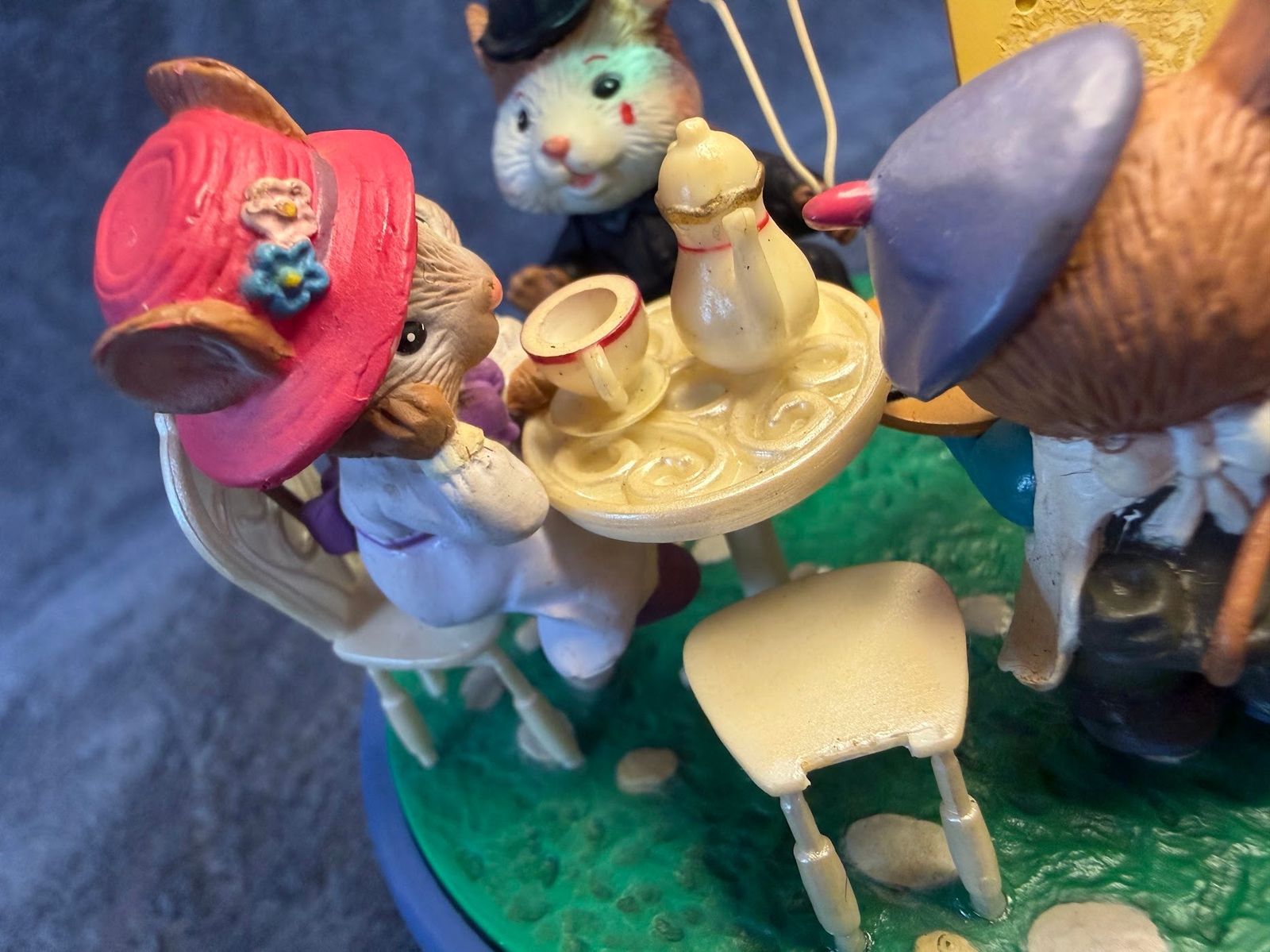 ☆【訳あり】ENESCO パリの絵描き Lustre Fame Musical I LOVE PARIS