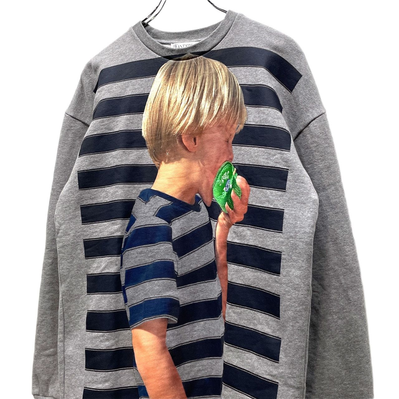 J.W. Anderson 23SS BOY WITH APPLE ボーイプリントアップル刺繍クルー
