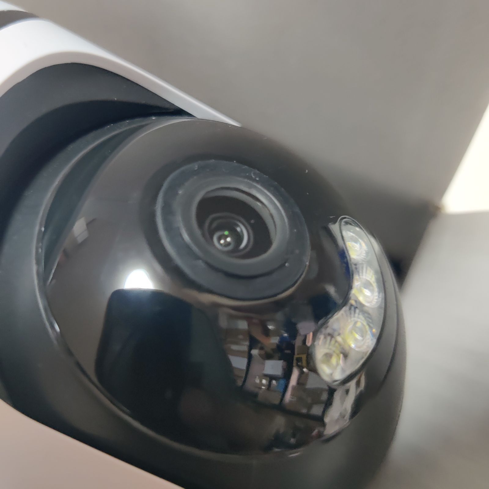 500万画素・自動追跡機能】 YESKAMOO 防犯カメラ 屋外 無線 360°全方位