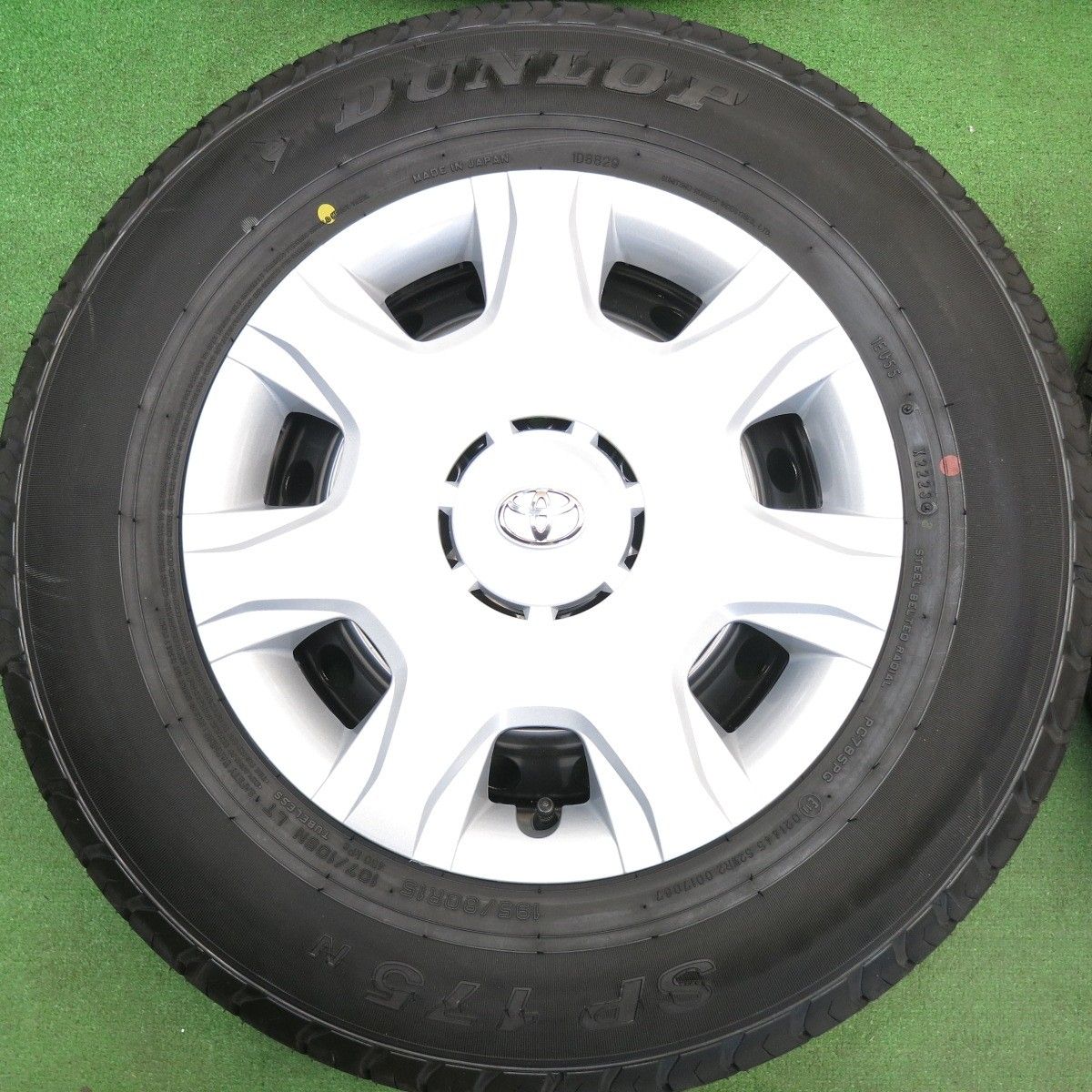 新車外し！23年☆トヨタ 200系 ハイエース 純正 スチール 195/80R15 