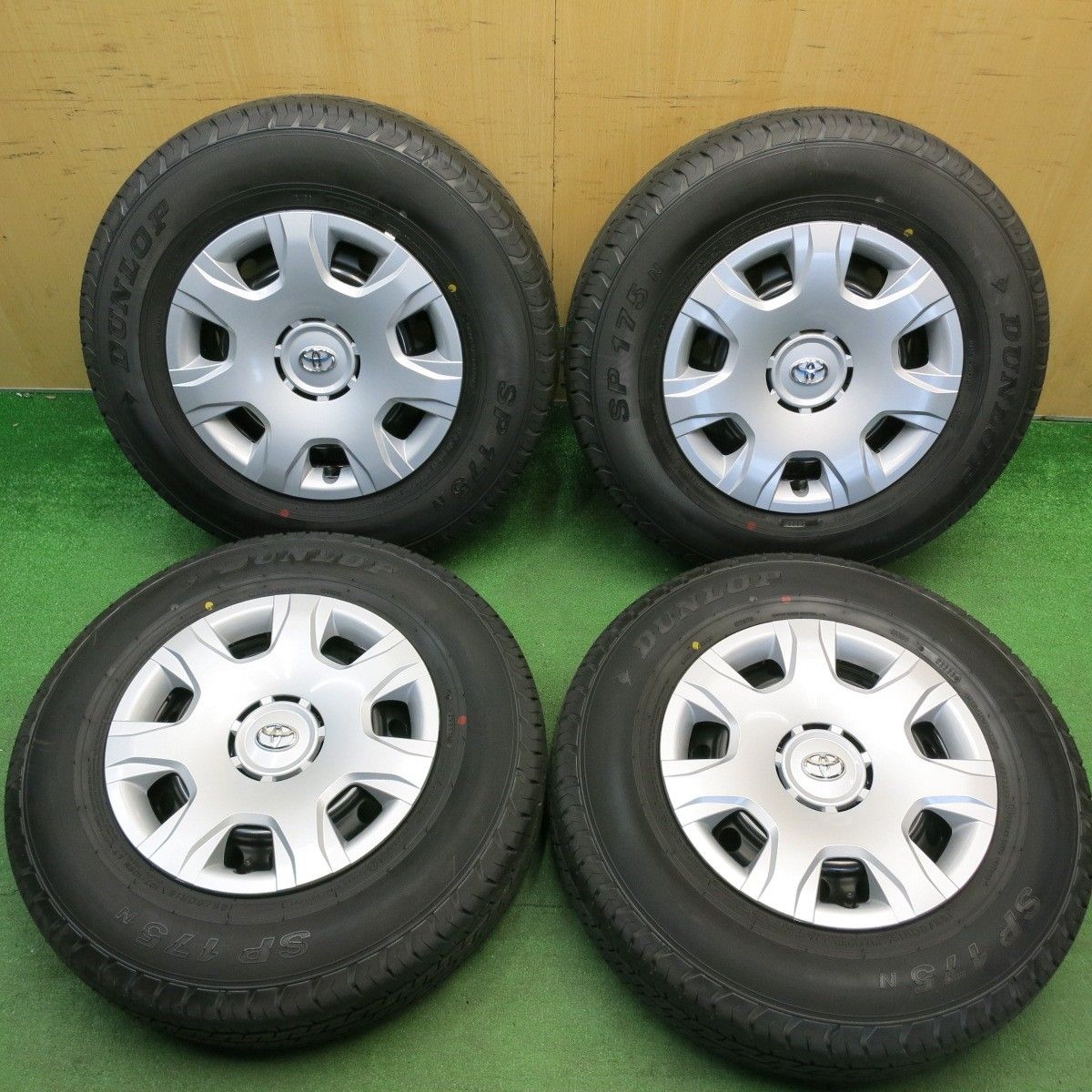 新車外し 2021年製【DUNLOP SP175N 195/80R15 107/105N LT】夏タイヤ【トヨタ 200系ハイエース 純正ホイール 6J6HPCD139.7+35】　(VTY282) クレジットカード QR決済可能 oldgear-chiba_230619-195-80-15dl23