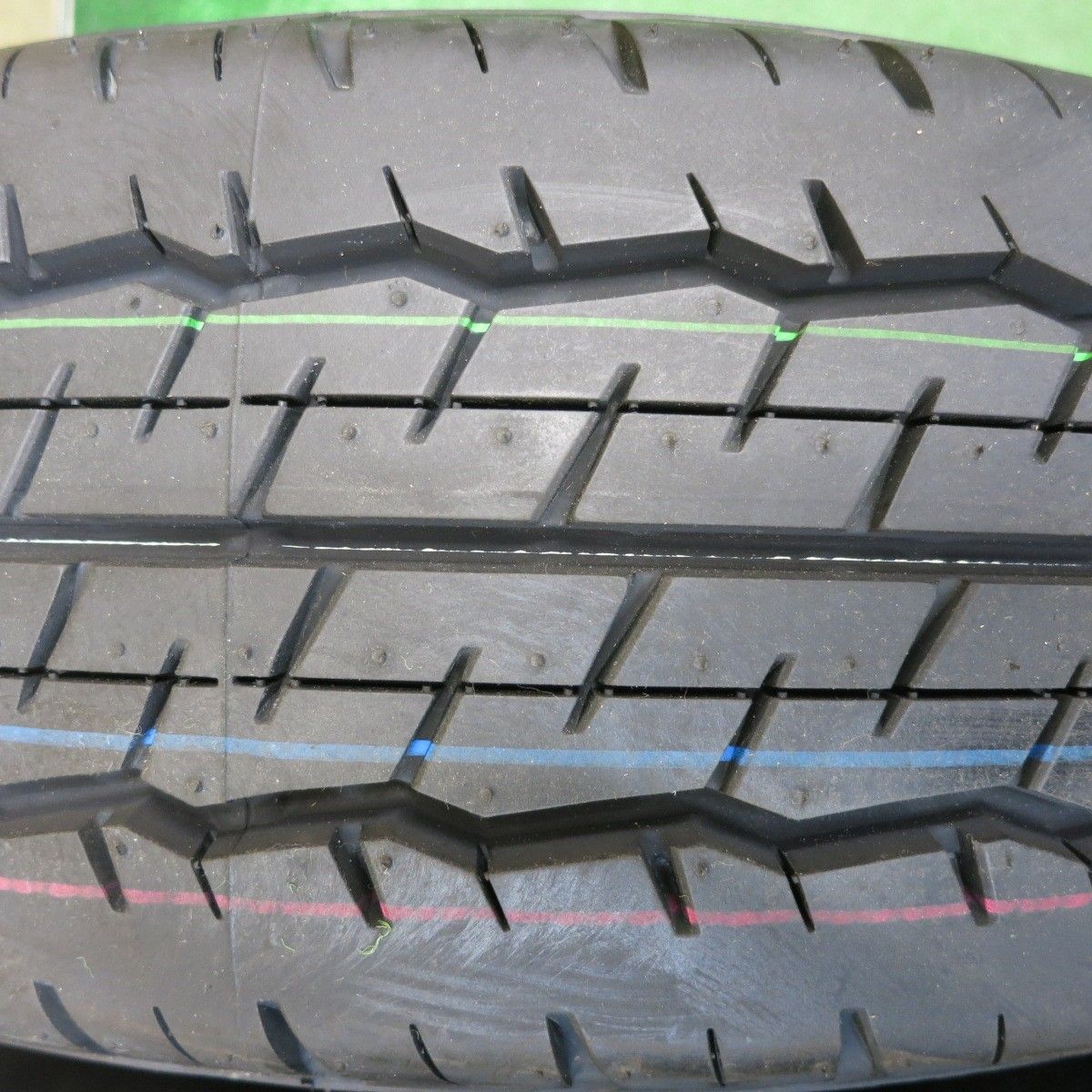 新車外し！23年☆トヨタ 200系 ハイエース 純正 スチール 195/80R15 