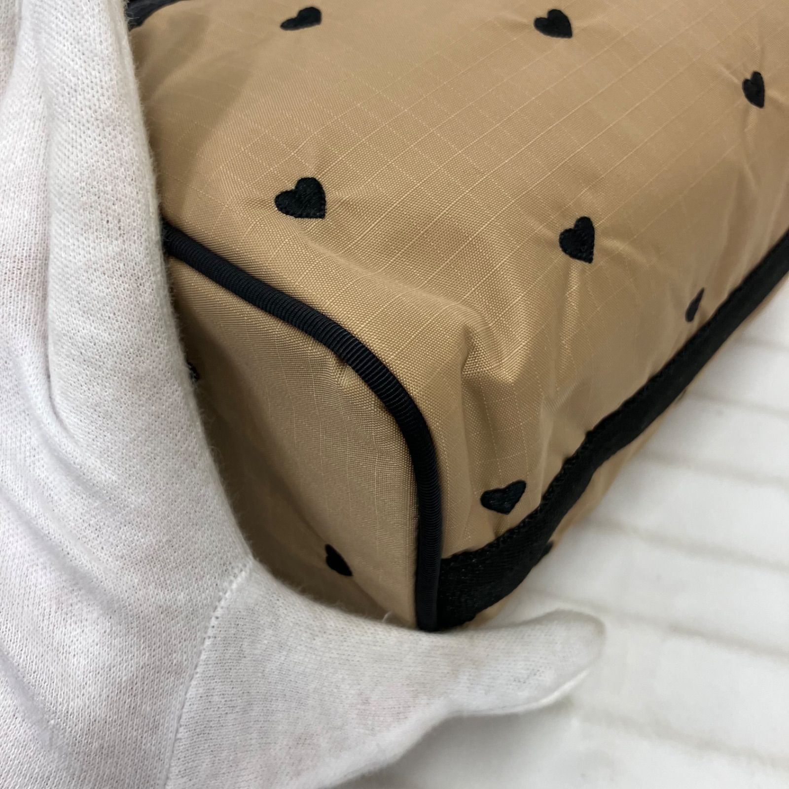 2212 LeSportsac レスポートサック モカブラックハートエンブロイ 