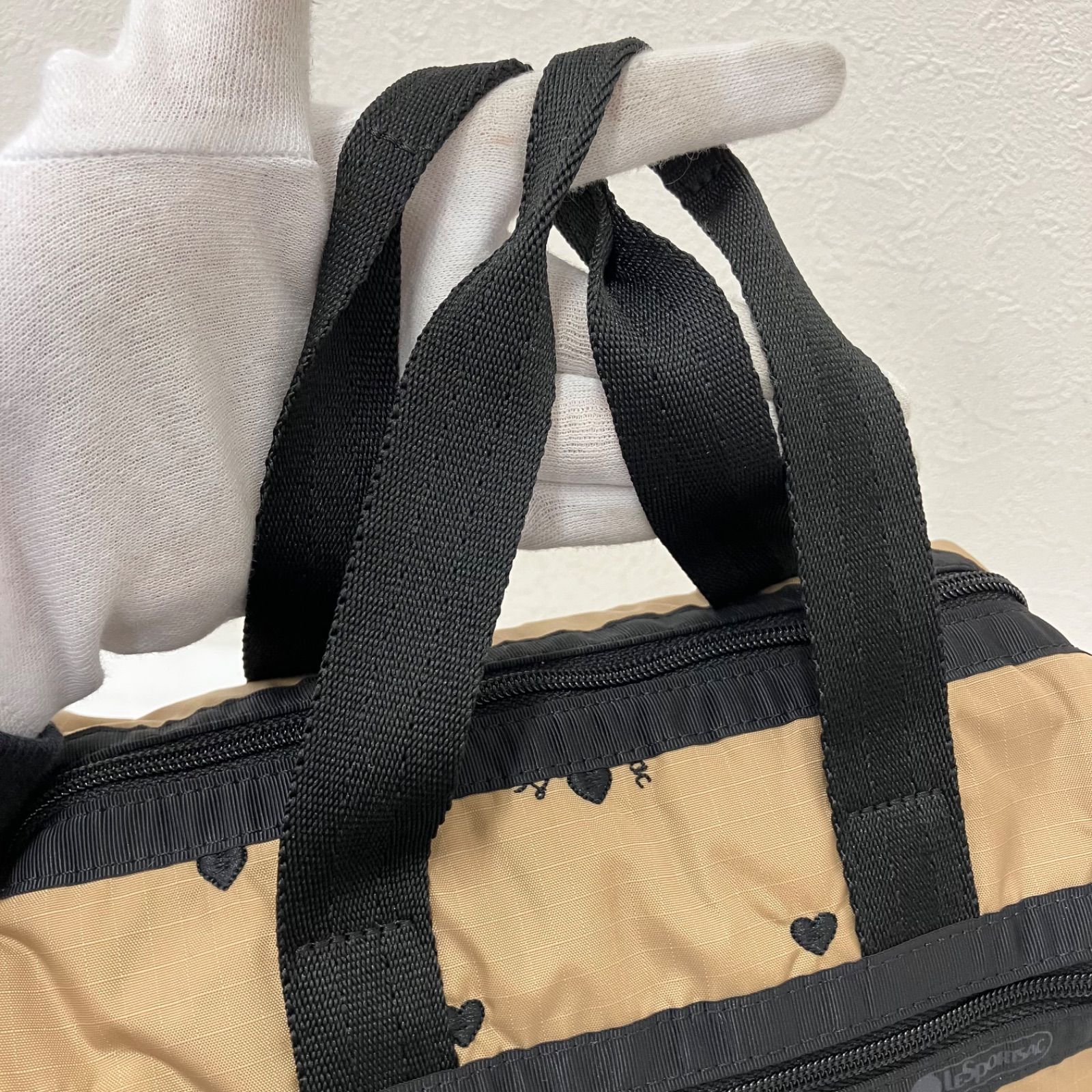 2212 LeSportsac レスポートサック モカブラックハートエンブロイ