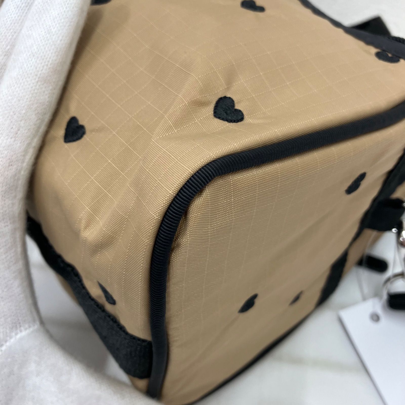 2212 LeSportsac レスポートサック モカブラックハートエンブロイ