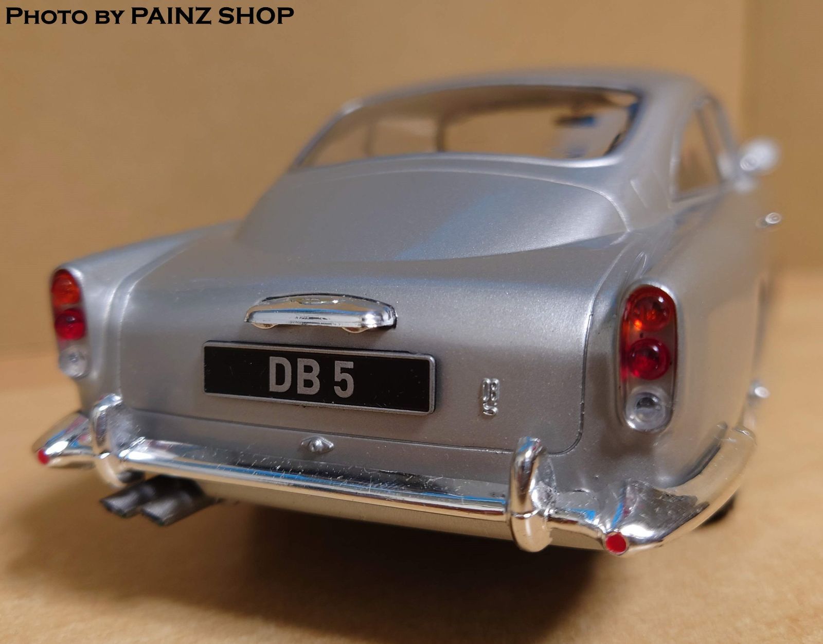 1/18 アストンマーティン DB5 1964 シルバー ソリド製ダイキャスト製