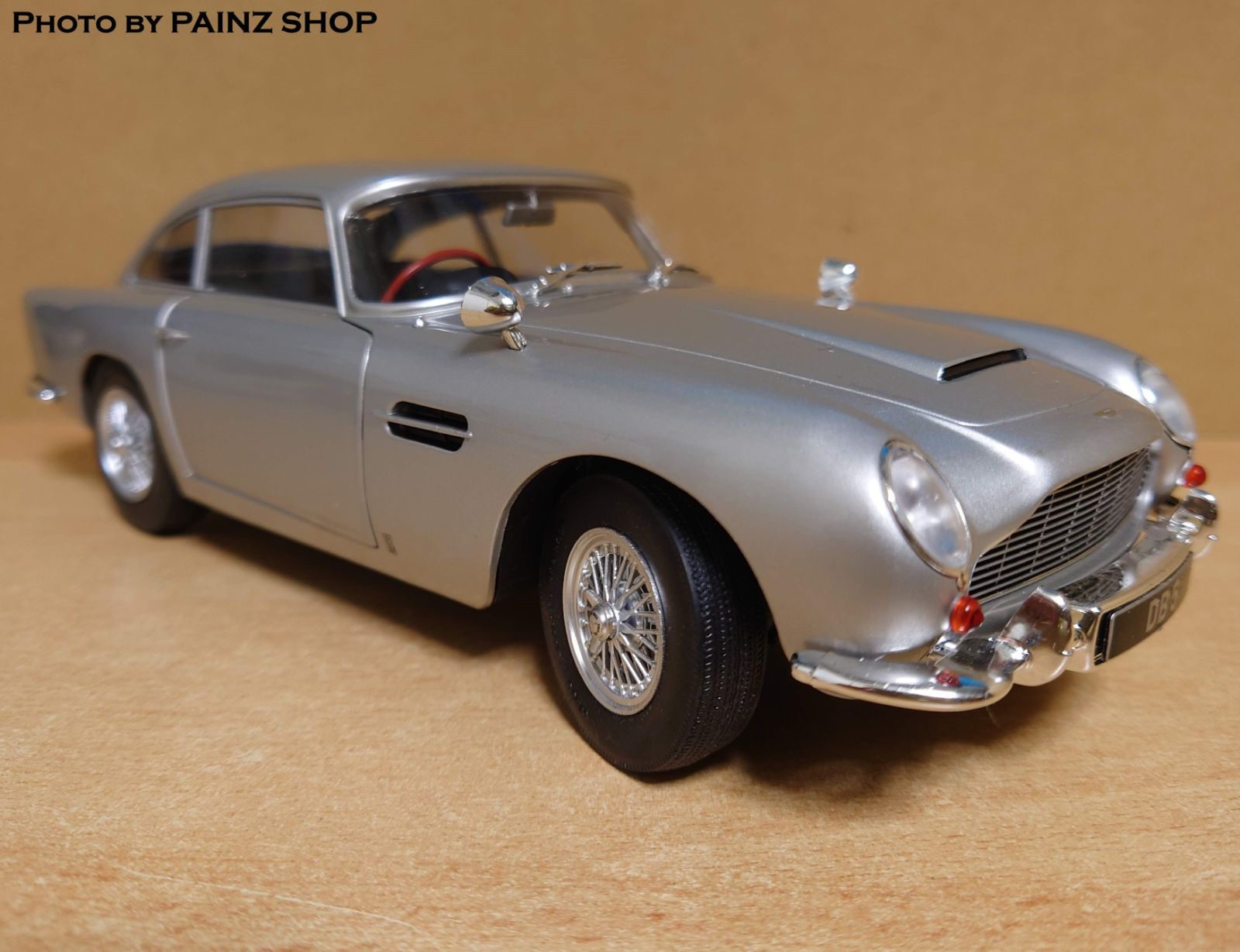 1/18 アストンマーティン DB5 1964 シルバー ソリド製ダイキャスト製