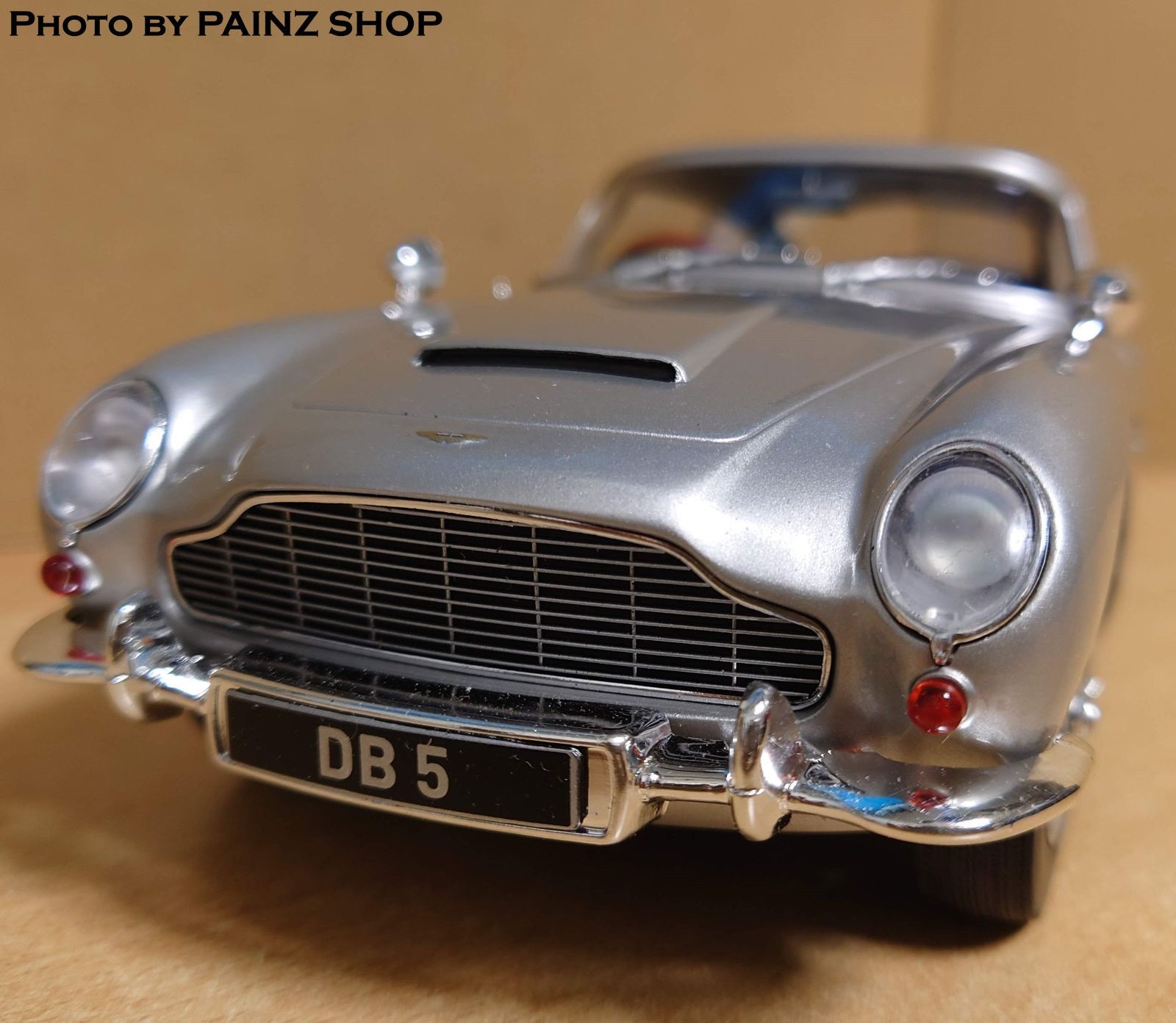 1/18 アストンマーティン DB5 1964 シルバー ソリド製ダイキャスト製