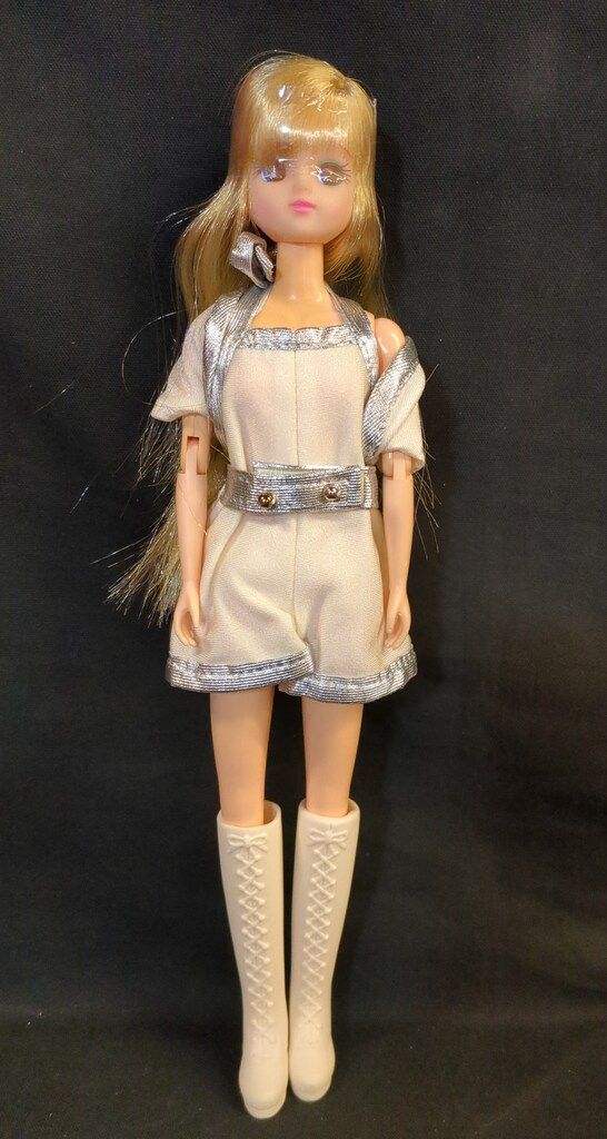 タカラ スーパーアクションリカちゃん ダンシングリカ4(金髪・白服