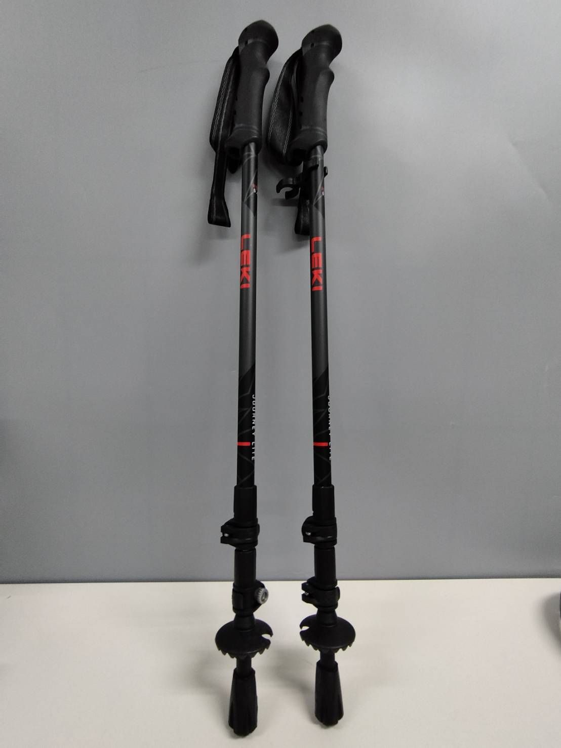 【未使用に近い】LEKI レキ ジャーニーライト/トレッキングポール/220レッド 未使用に近い】LEKI レキ ジャーニーライト/トレッキングポール/220