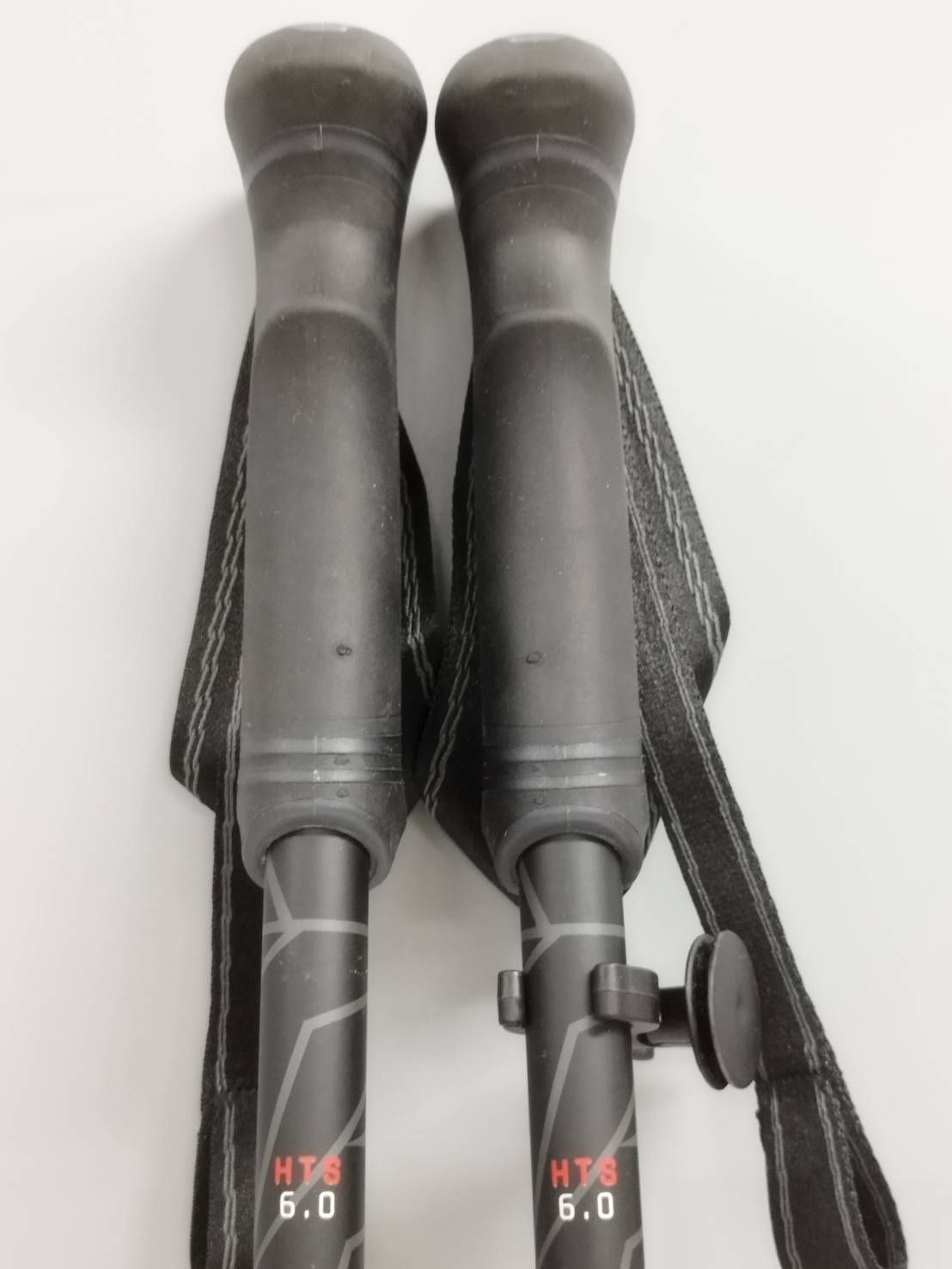 【未使用に近い】LEKI レキ ジャーニーライト/トレッキングポール/220レッド 未使用に近い】LEKI レキ ジャーニーライト/トレッキングポール/220