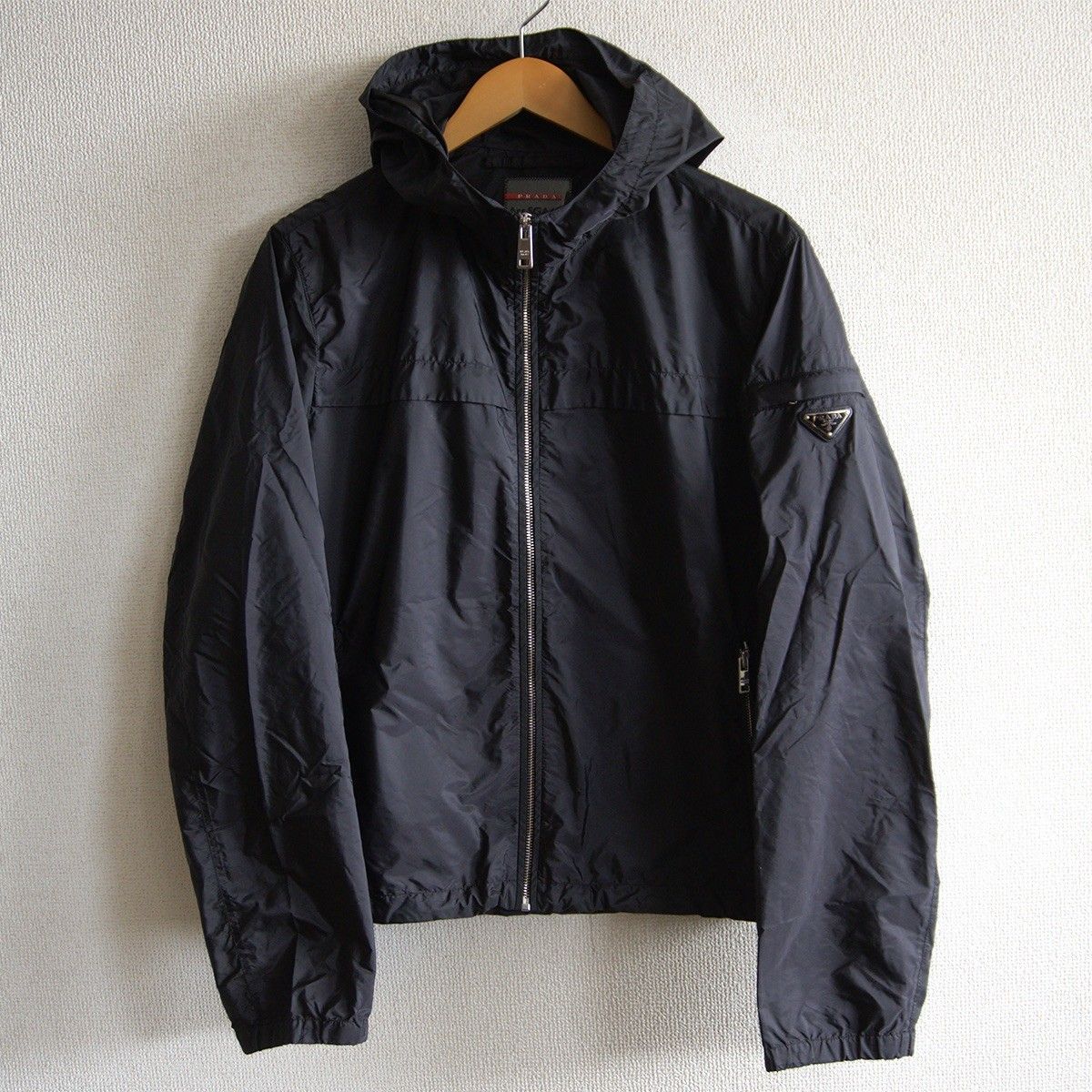 【最高級】 PRADA 【ナイロン ジップアップ ジャケット SGA466】50 プラダ ブラック 26040445 最高級】 PRADA 【ナイロン ジップアップ ジャケット SGA466】50