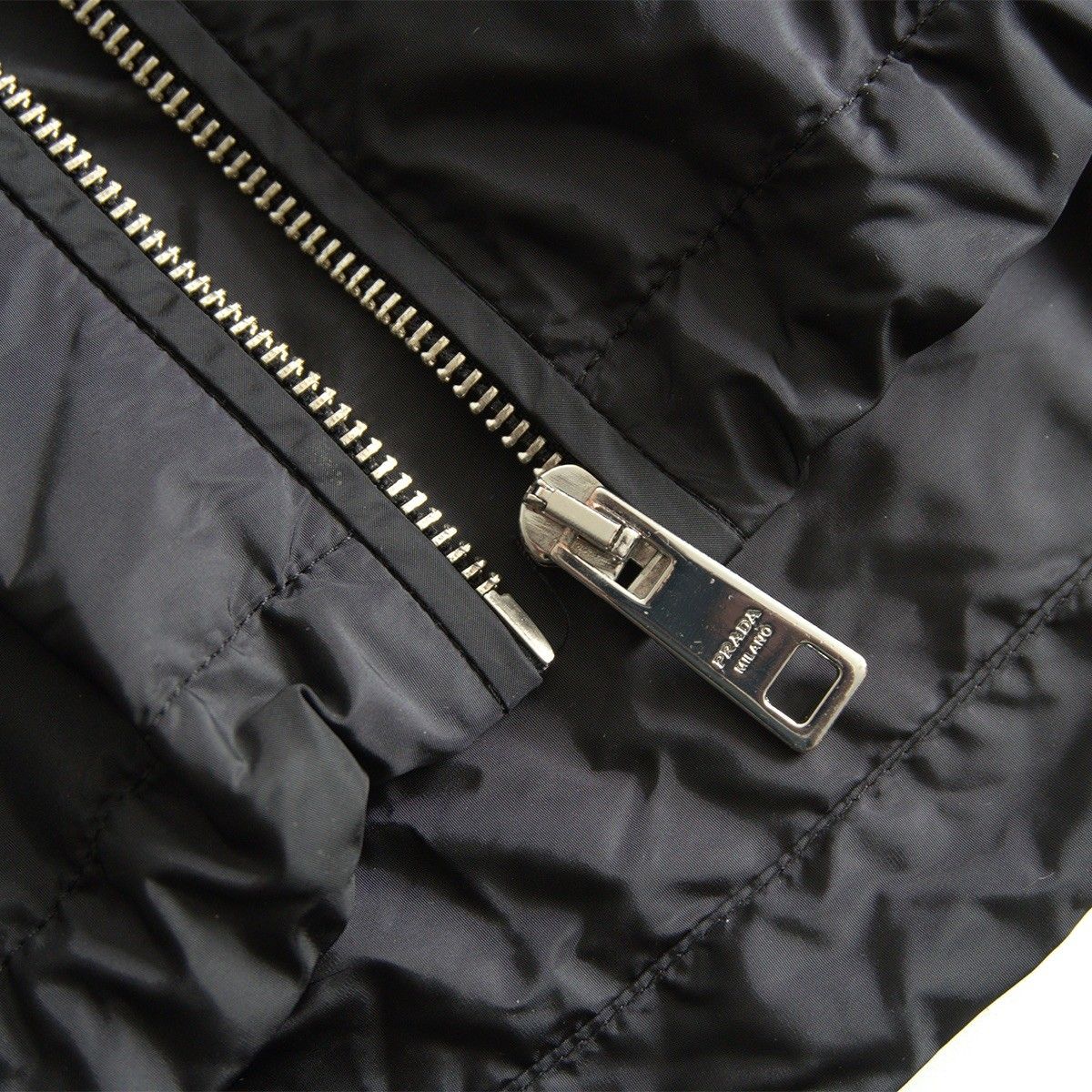 最高級】 PRADA 【ナイロン ジップアップ ジャケット SGA466】50
