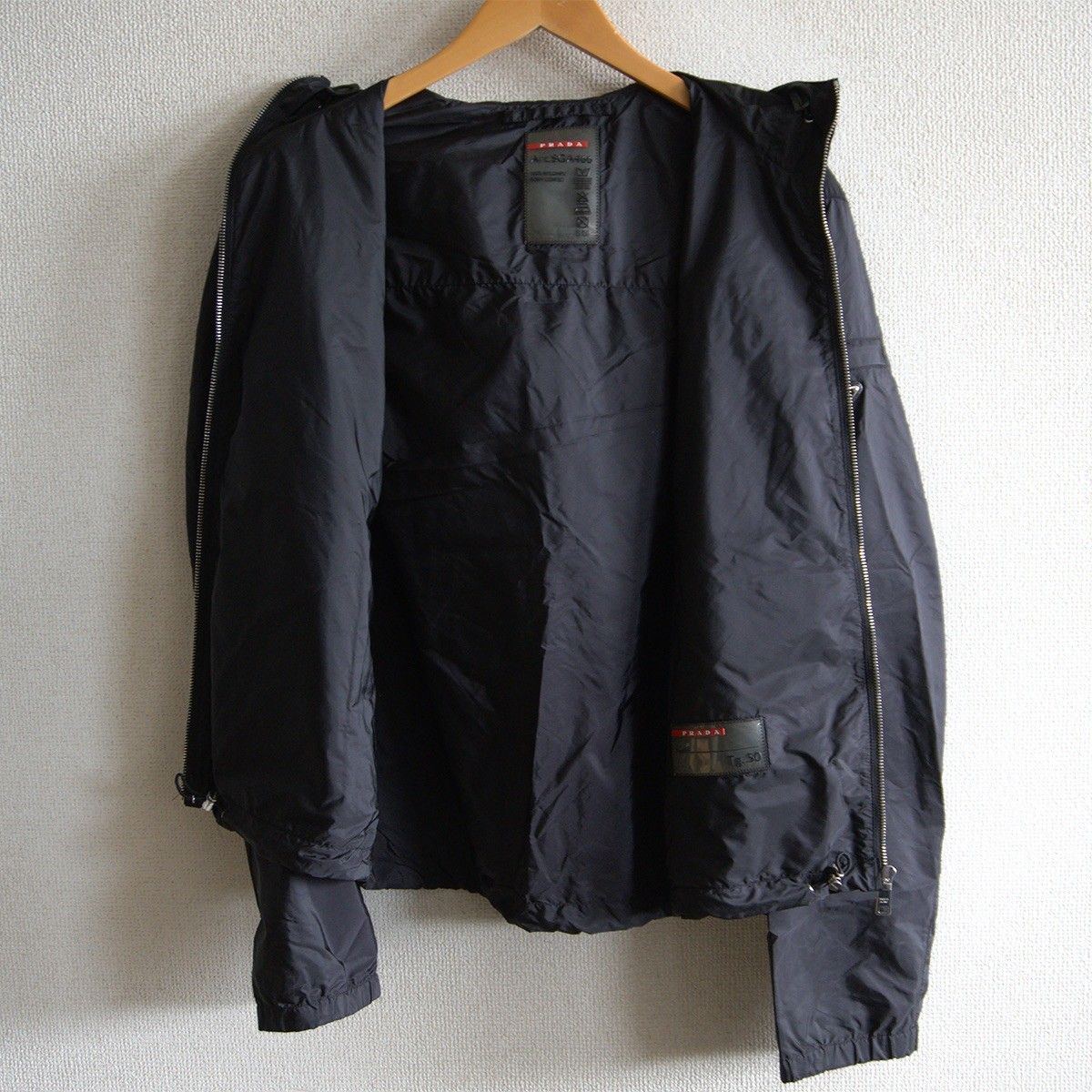 最高級】 PRADA 【ナイロン ジップアップ ジャケット SGA466】50
