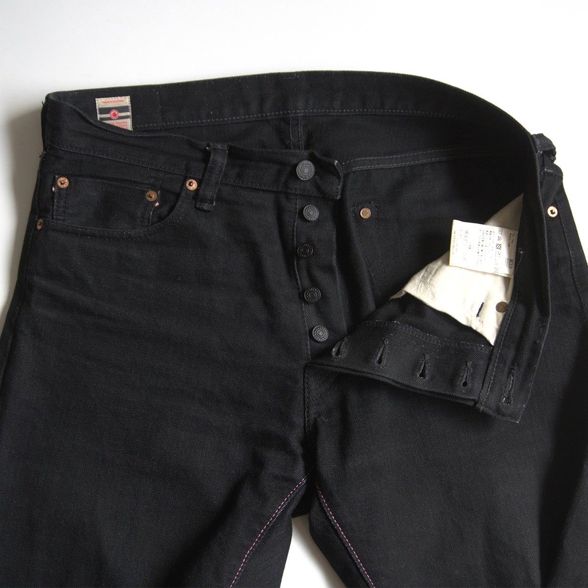 桃太郎ジーンズ 出陣 ブラックデニム B0205SP W32 美品】 桃太郎ジーンズ【B0205SP/出陣スリムストレート ボタンフライ