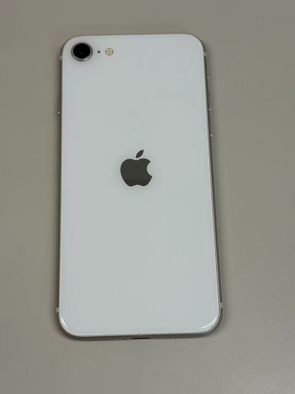 電池84%SIMフリー iPhone SE(第3世代) 64GB スターライト ジャンク品