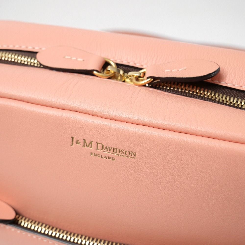 ■美品■J&M Davidson ジェイアンドエムデヴィッドソン GABBY ギャビー ショルダーバッグ スクエア ミニバッグ 鞄 ブランド古着【中古】20260424/RA8809 □美品□J&M Davidson ジェイアンドエムデヴィッドソン GABBY ギャビー